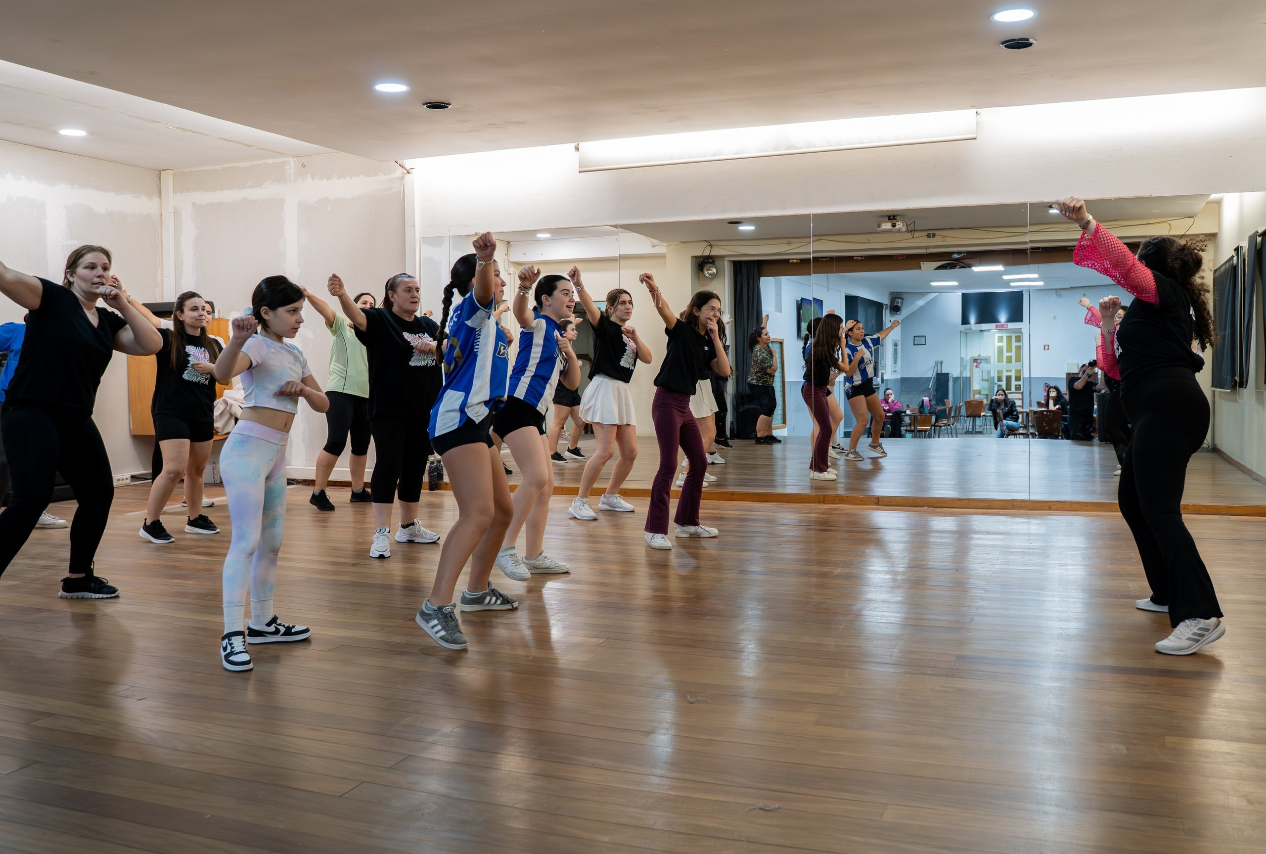 Mara Cunha Dance. Júnio MediaLab