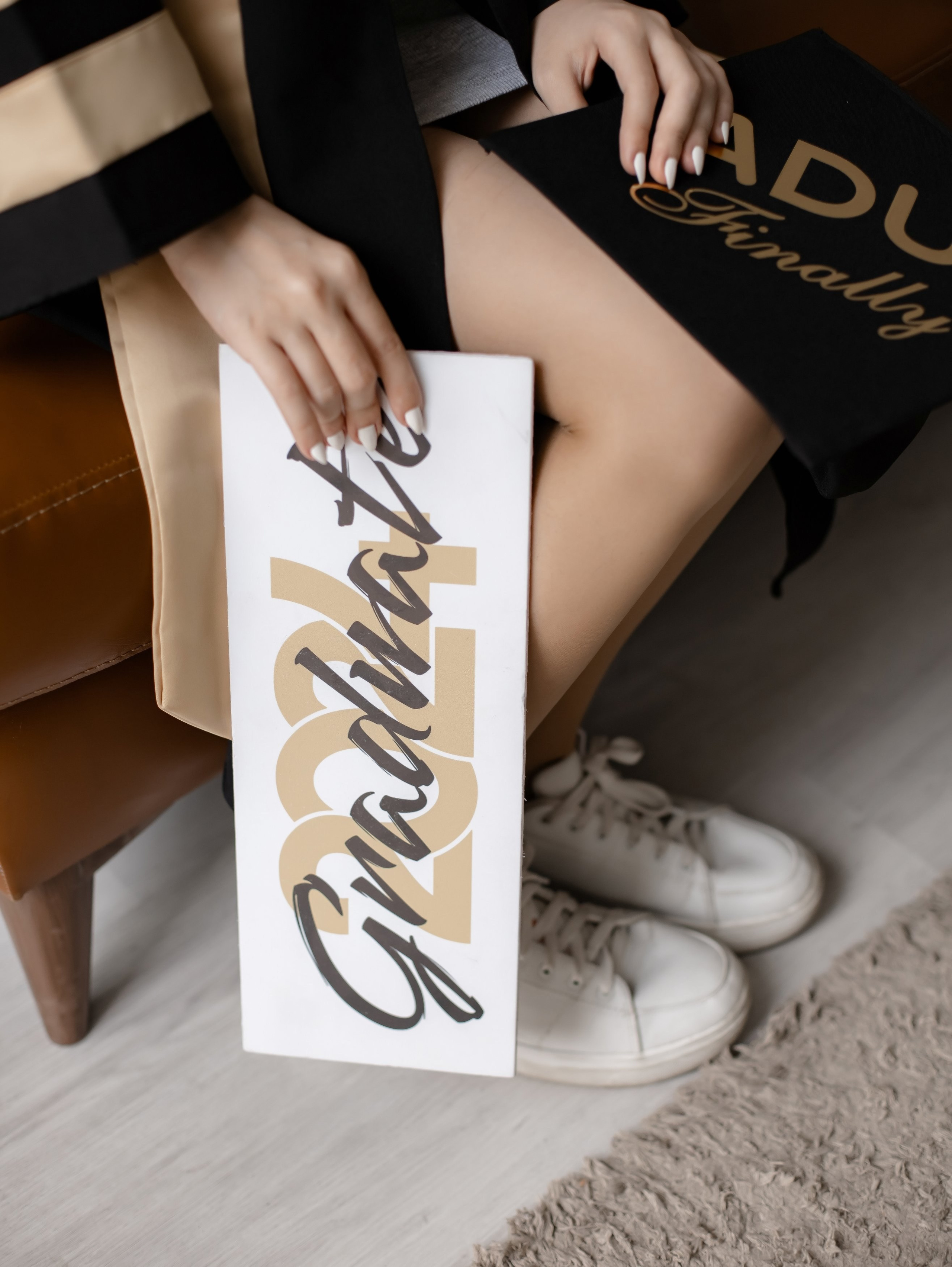 Premium mezun xalati, qara mezun geyimi, ag mezun libasi, qirmizi sarfli mezun paltari, mezun aksesuarlar, mezun papaqlari, mezun lentleri, mezun hediyyeleri, mezun fotosessiya geyimleri, mezun cekilisi ucun geyimler, mezun tedbirleri ucun aksesuarlar, mezun geyimlerinin icare ve satisi, premium mezun libaslari, mezun geyimleri online sifaris, mezun geyimleri Bakida, mezun geyimleri qiymetleri, mezun geyimleri modelleri, Mezun cekilisi, mezun fotosessiyasi, mezun cekilisi ucun geyimler, mezun mantiyasi cekilisi, mezun fotosessiya ideyalari, mezun gunu fotosessiya, mezun xatireleri, mezun papaqlari ile fotosessiya, mezun lentleri ile cekilis, ferdi mezun fotosessiyasi, qrup mezun cekilisi, mezun fotosessiya mekani, mezun ucun ideal cekilis fonlari, mezun fotosessiya aksesuarlari, mezun albomu sekilleri, mezun cekilisi poza ideyalari, universitet mezun fotosessiyasi, kollektiv mezun fotosessiyasi, mezun xalatlari ile cekilis, mezun mantiyasi fotosessiyasi, mezun geyimleri ile professional cekilis, mezun tebrik fotosessiyasi, en yeni mezun cekilis trendləri, mezun fotosessiya xidmetleri, premium mezun cekilisi, mezun cekilisi ucun dekorlar, mezun fotosessiyasi aksesuarlar, mezun gunu en gozel fotolar, mezun cekilisi fotostudiya, bakida mezun fotosessiyasi, xaricde mezun cekilisi, mezun gunune ozel cekilis,Məzun mantiyaları, eksklüziv məzun geyimləri, ağ və qara məzun libasları, məzun üçün xüsusi şarf modelləri, məzun papağı və aksesuarları, fərdi dizayn məzun geyimləri, məzun tədbiri üçün ən yaxşı seçimlər, məzun fotosessiyası üçün ideal libaslar, məzun mərasimi geyimləri, keyfiyyətli məzun mantiyası, rahat və şık məzun geyimləri, məzun üçün lent və tac modelləri, məzun simvolik medalları, icarəyə verilən məzun libasları, məzun geyimlərinin sərfəli qiymətləri, onlayn məzun geyimi sifarişi, məzun paltarı mağazası, dəbli məzun geyimləri, premium məzun mantiyalarının satışı, universitet məzunları üçün mantiyalar, kollektiv məzun geyimləri, məktəb məzunları üçün geyimlər, diplom mərasimi üçün geyimlər, fərqli rəngdə məzun libasları, ən yeni məzun geyimləri, rahat və premium məzun geyimi seçimləri, Bakıda məzun geyimi mağazası, məzun üçün ən yaxşı libaslar