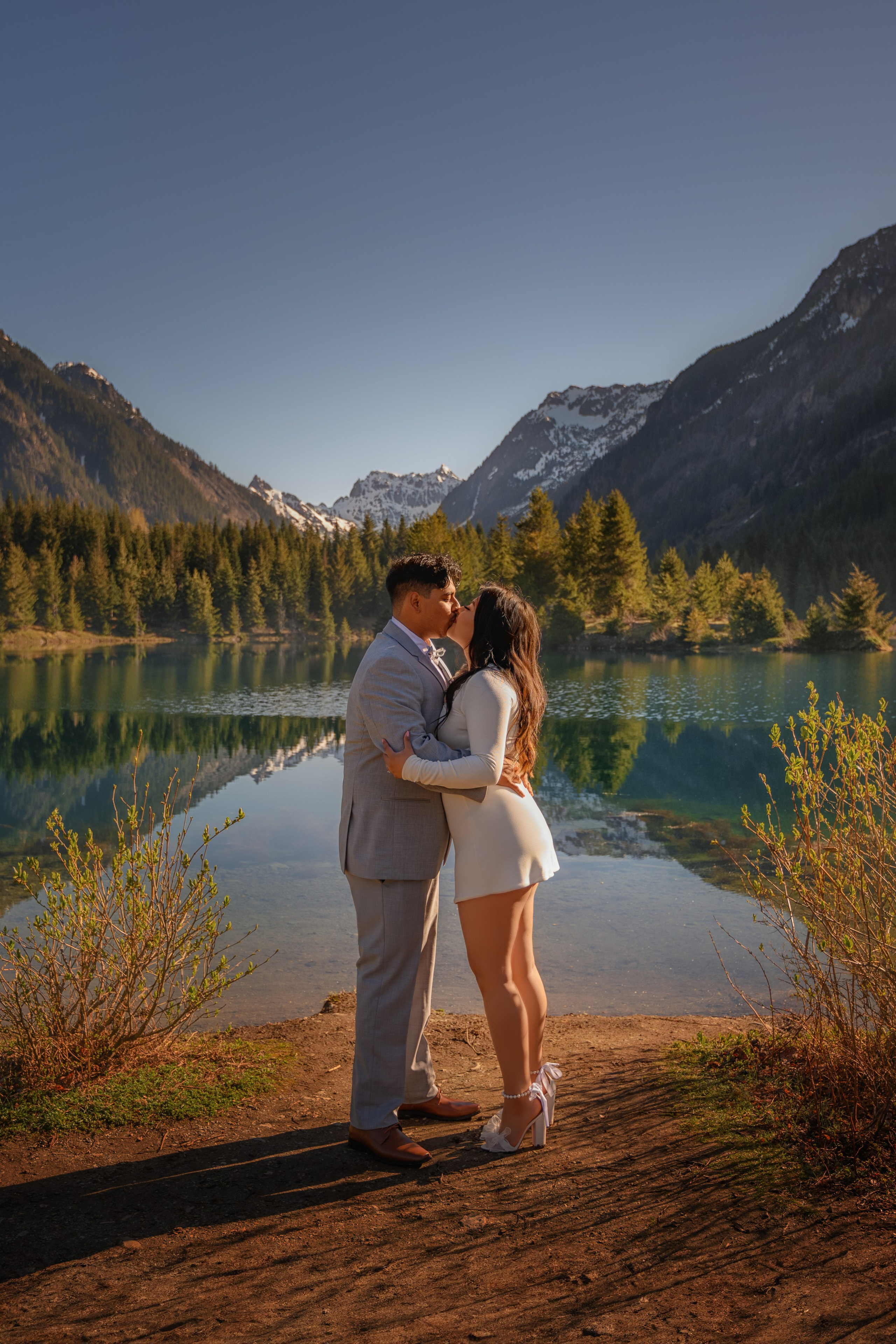 Elopements. Wedding & family photography in Seattle area. Helen Michelle photographer