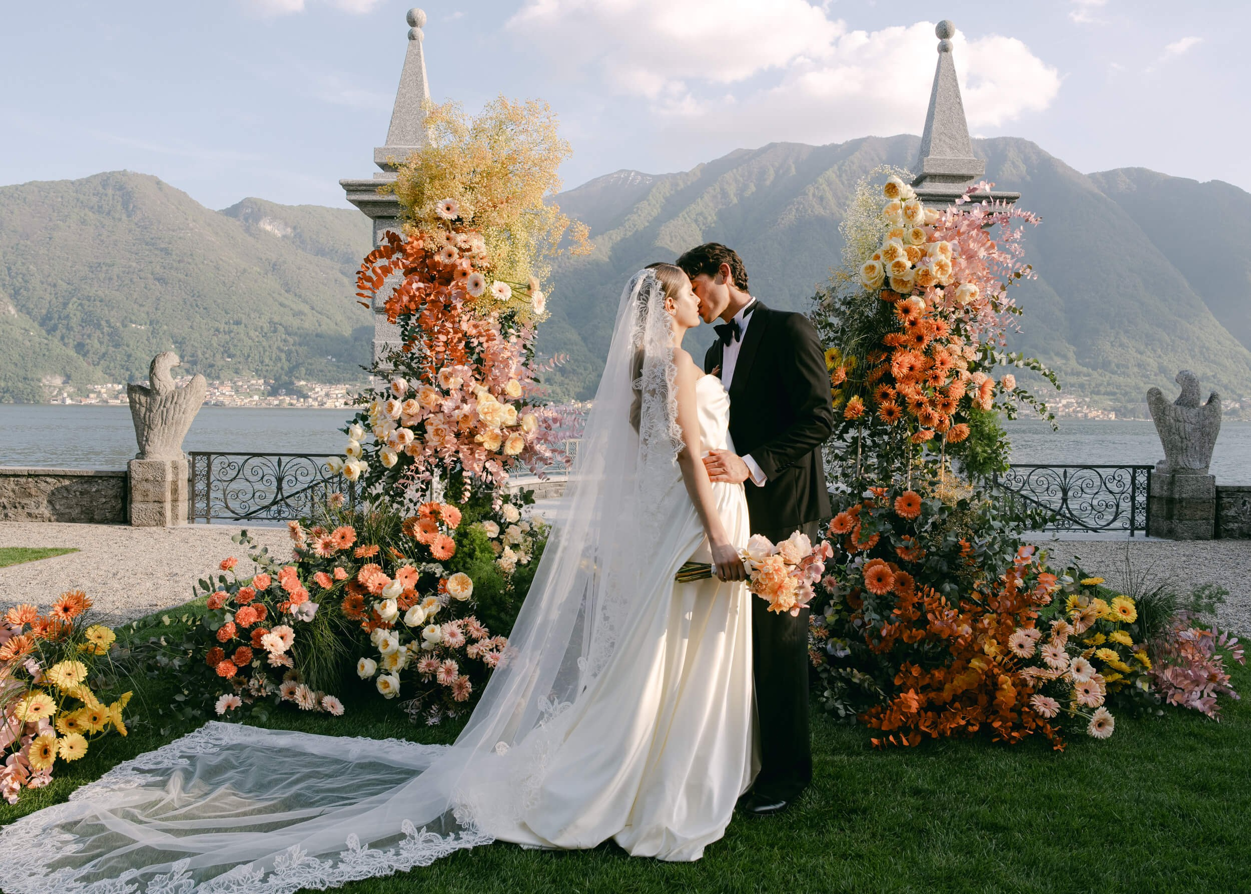 Italy Wedding Photographer | Inna Zaytseva Photography. Wedding photographer in Europe. Italy, Lake Como. Aesthetic elegant story-telling