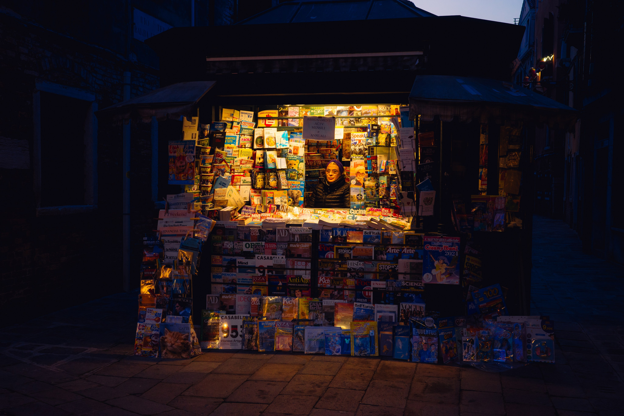 Street. Maria Sher. Professional photographer from Porto, Portugal