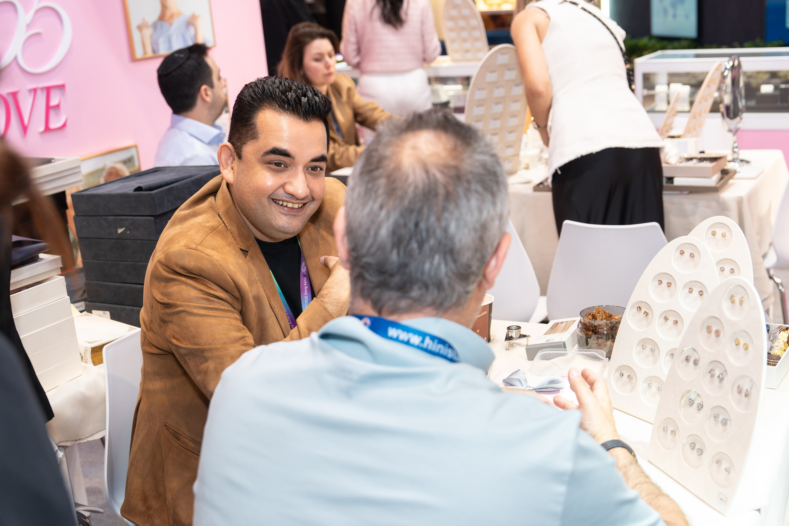 FOREVER5JEWELS. PHOTOGRAPHER IN HONG KONG (WEDDING, FASHION, FAMILY, EVENTS)