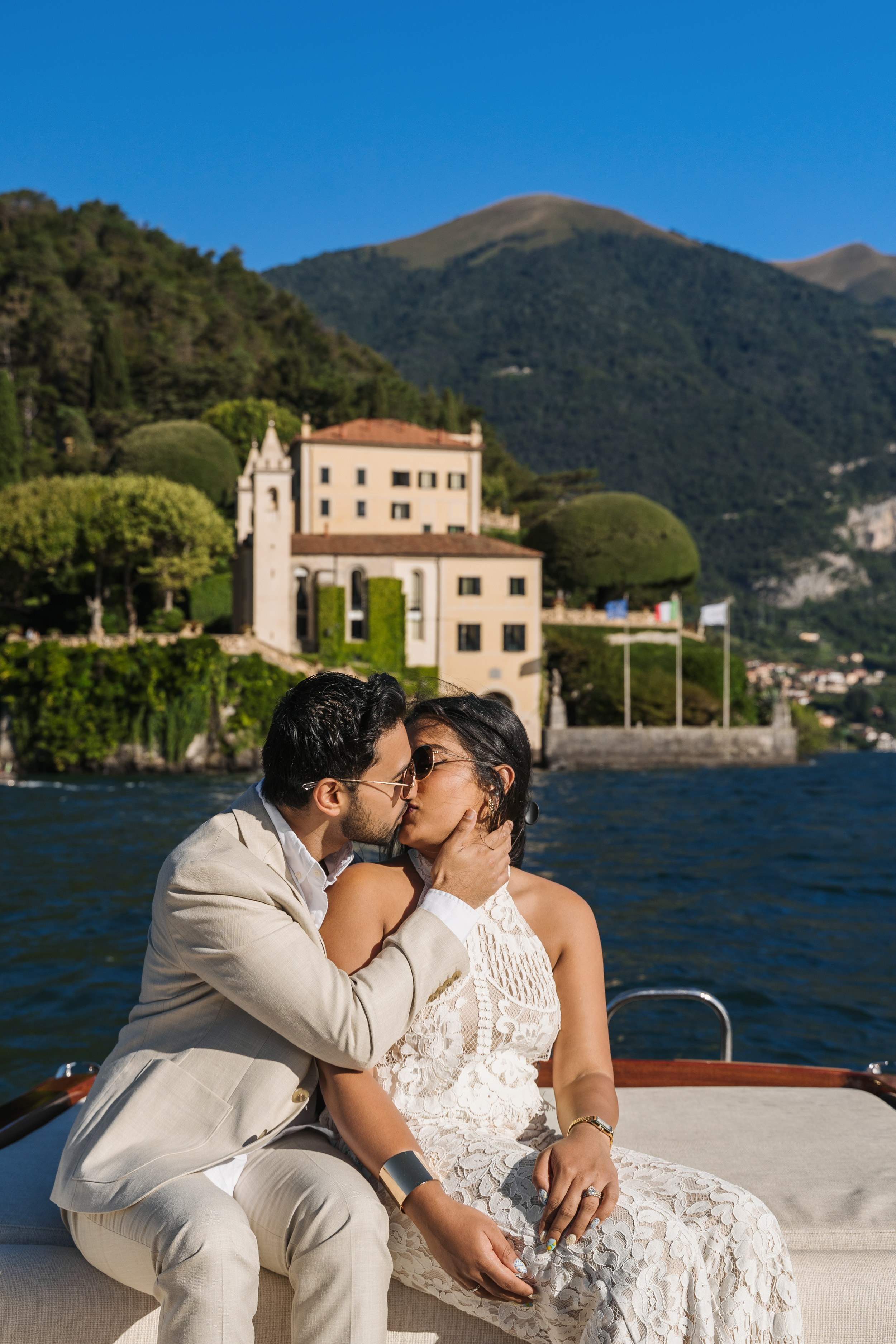 Boat Tour Anniversary in Lake Como. Proposal Photographer in Lake Como