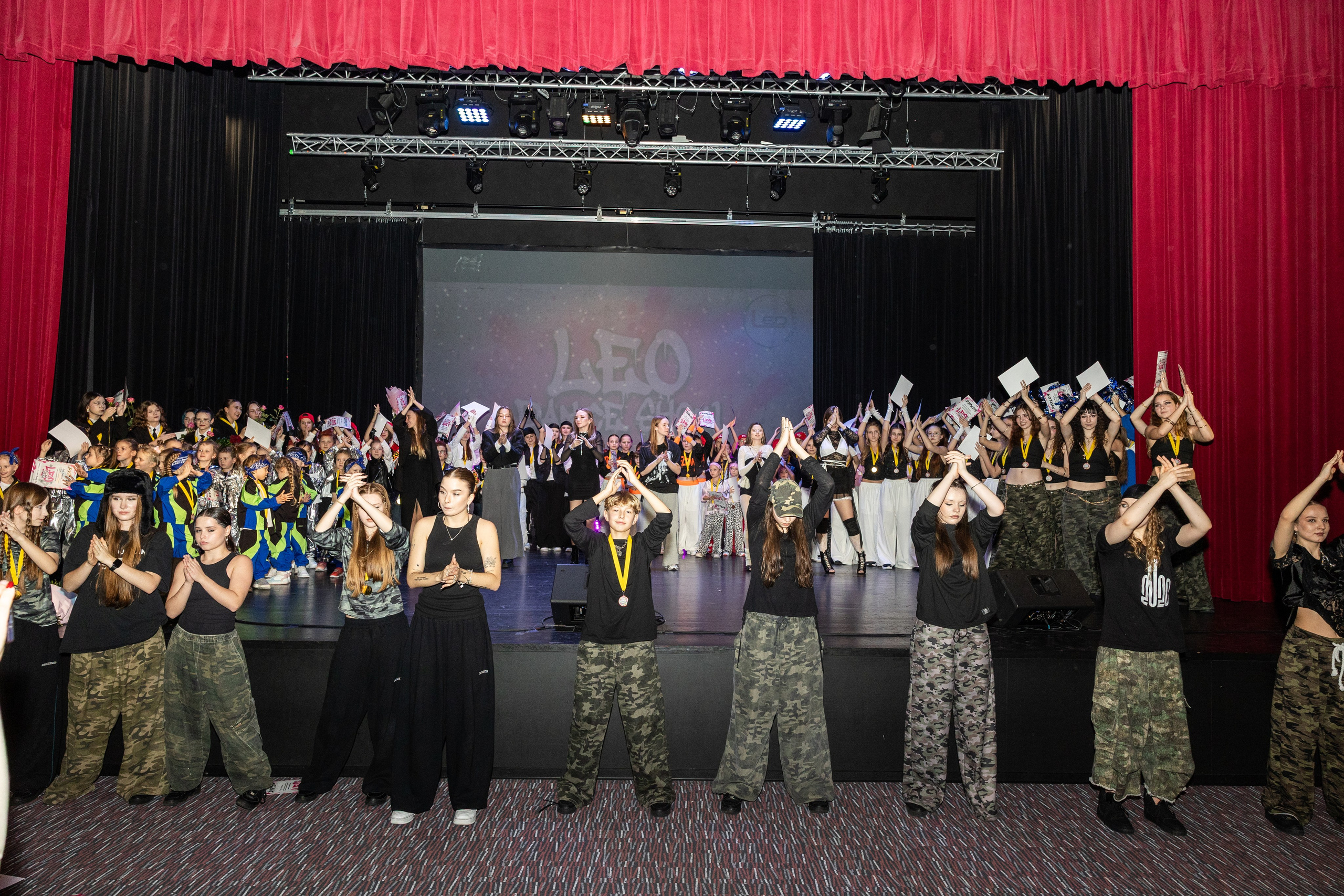 LEO DANCE SHOW WINTER 2025. Семейный и детский фотограф в Варшаве Мила Бобровская