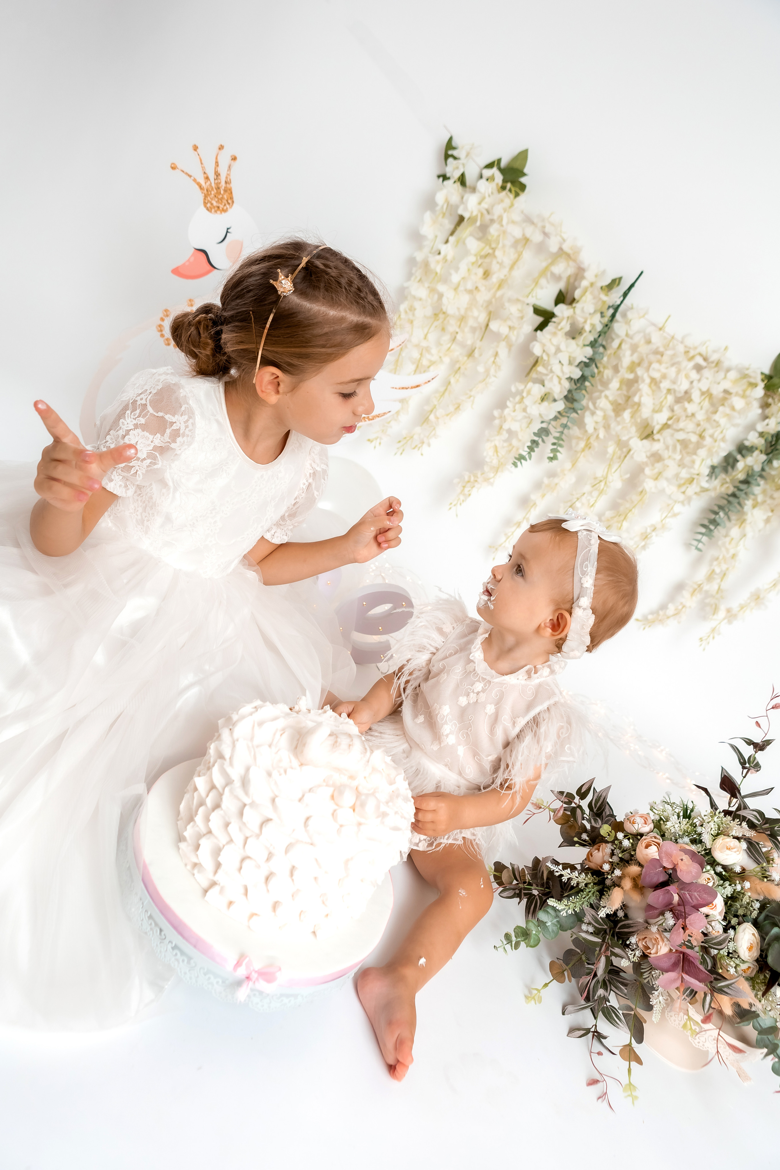 smash cake фотосессия, първи рожден ден, бебешка фотосесия, болони, декорация за рожден ден, фотосесия в студио, детски фотограф, фотограф бургас, най-добйр фотограф