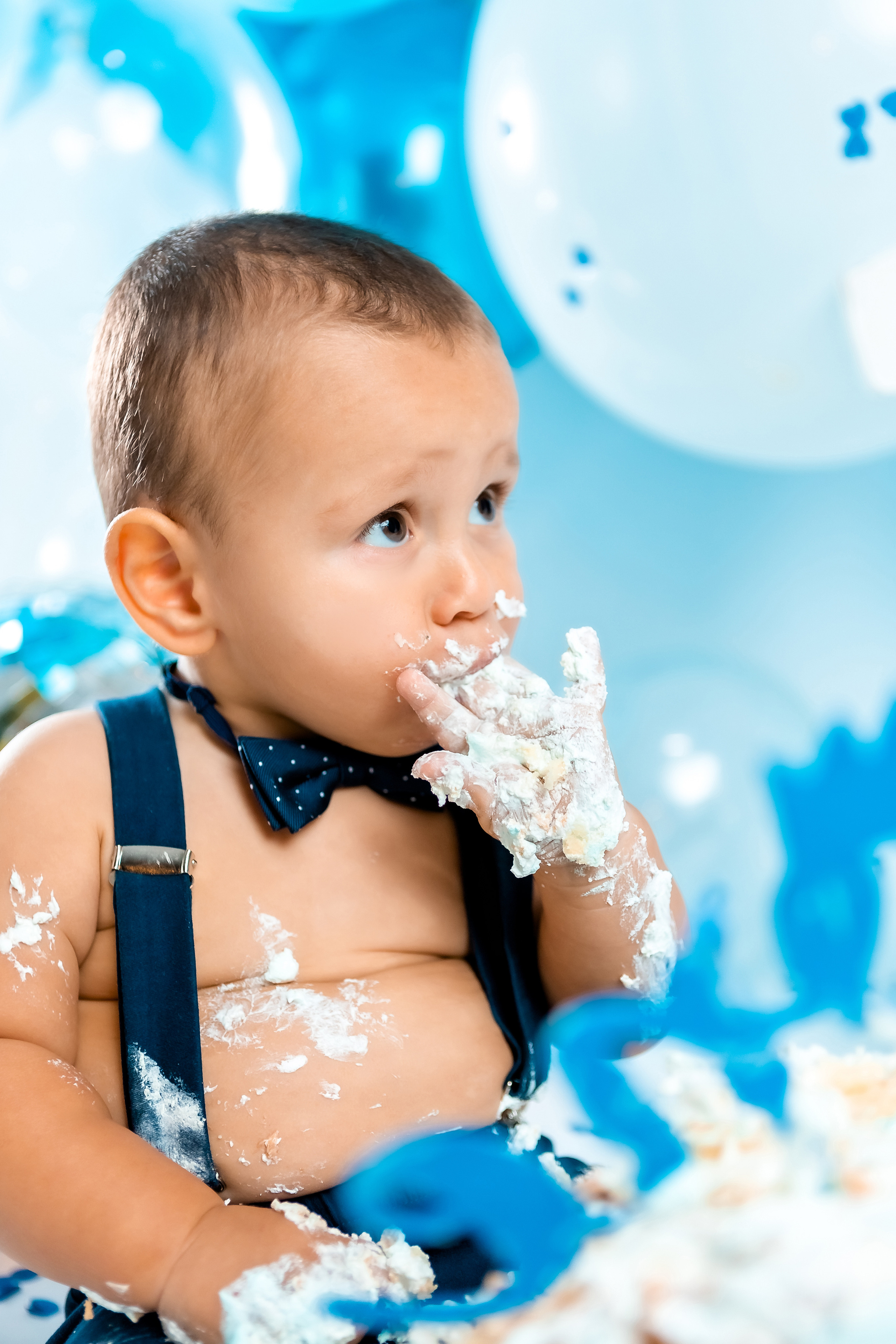 smash cake фотосессия, първи рожден ден, бебешка фотосесия, болони, декорация за рожден ден, фотосесия в студио, детски фотограф, фотограф бургас, най-добйр фотограф