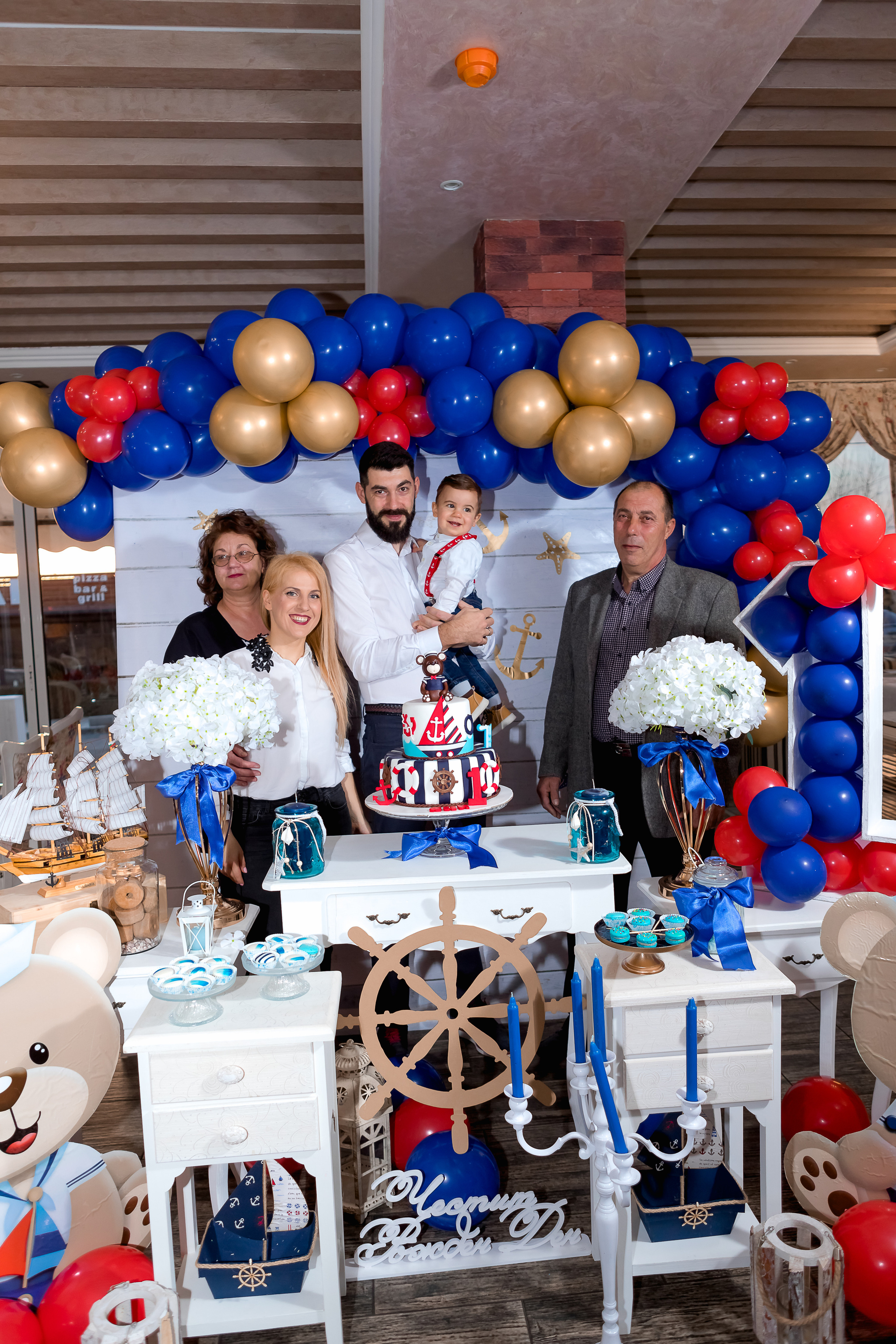 Чеастита ПърВА СВЕЩИЧКА!. Фотограф Ирина Йотова