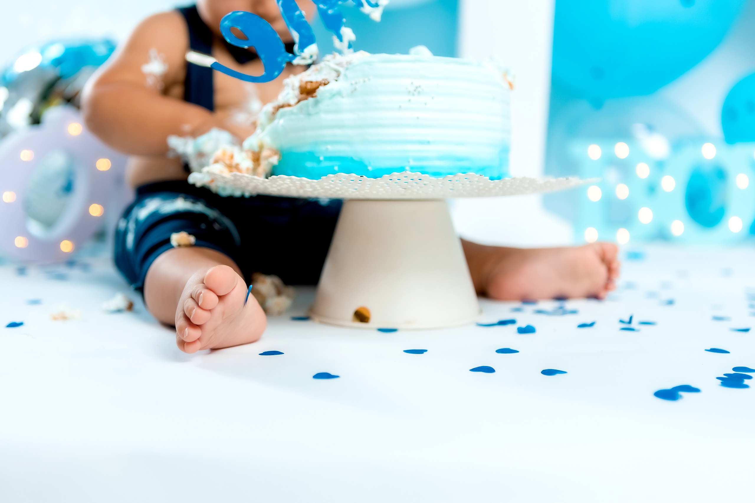 smash cake фотосессия, първи рожден ден, бебешка фотосесия, болони, декорация за рожден ден, фотосесия в студио, детски фотограф, фотограф бургас, най-добйр фотограф