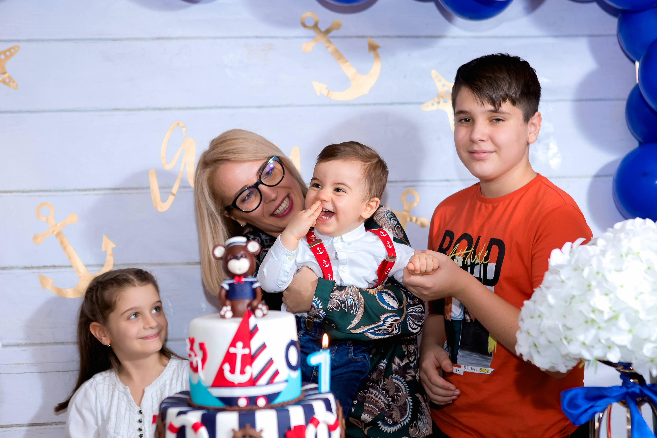 Чеастита ПърВА СВЕЩИЧКА!. Фотограф Ирина Йотова