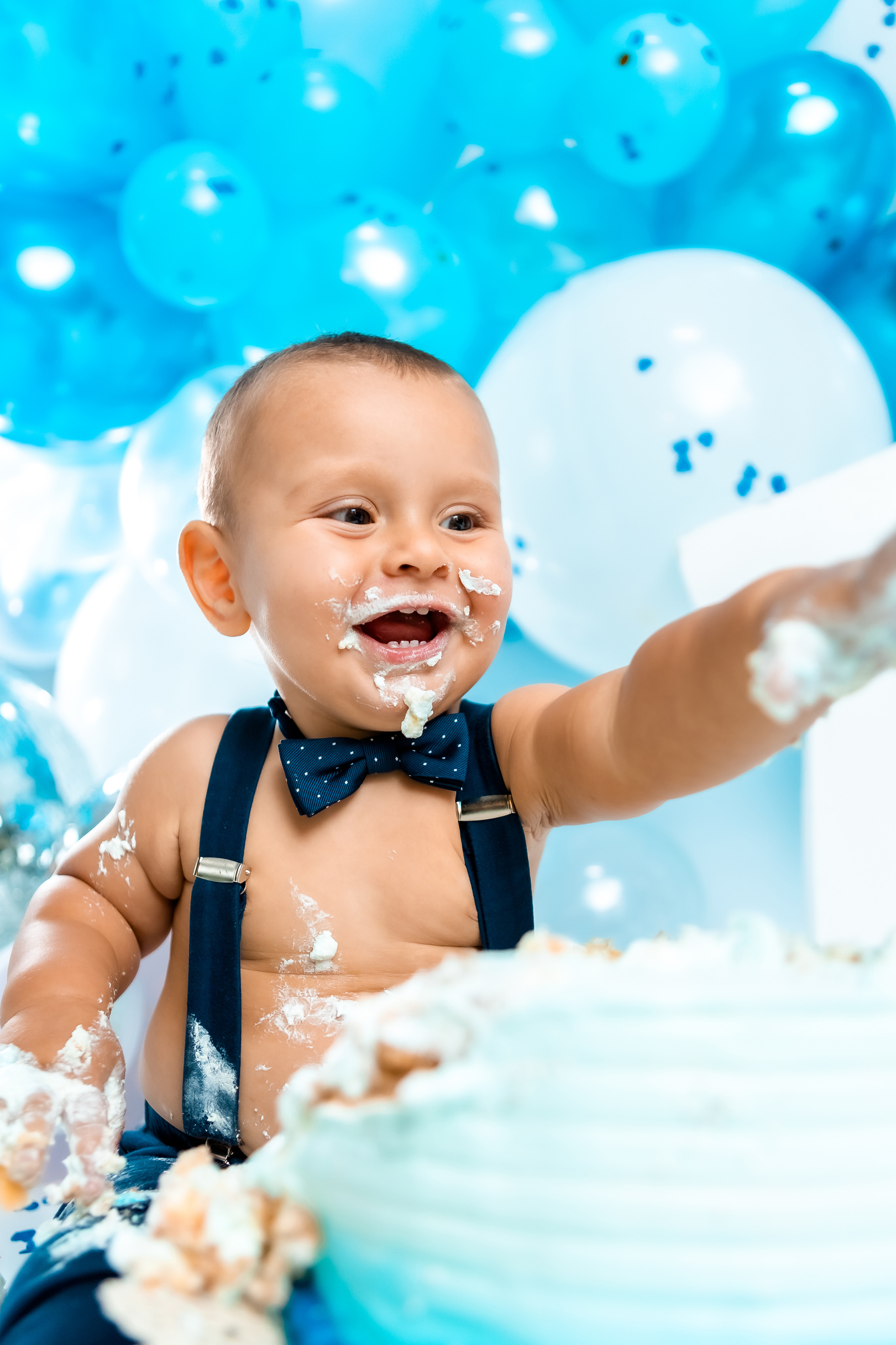 smash cake фотосессия, първи рожден ден, бебешка фотосесия, болони, декорация за рожден ден, фотосесия в студио, детски фотограф, фотограф бургас, най-добйр фотограф