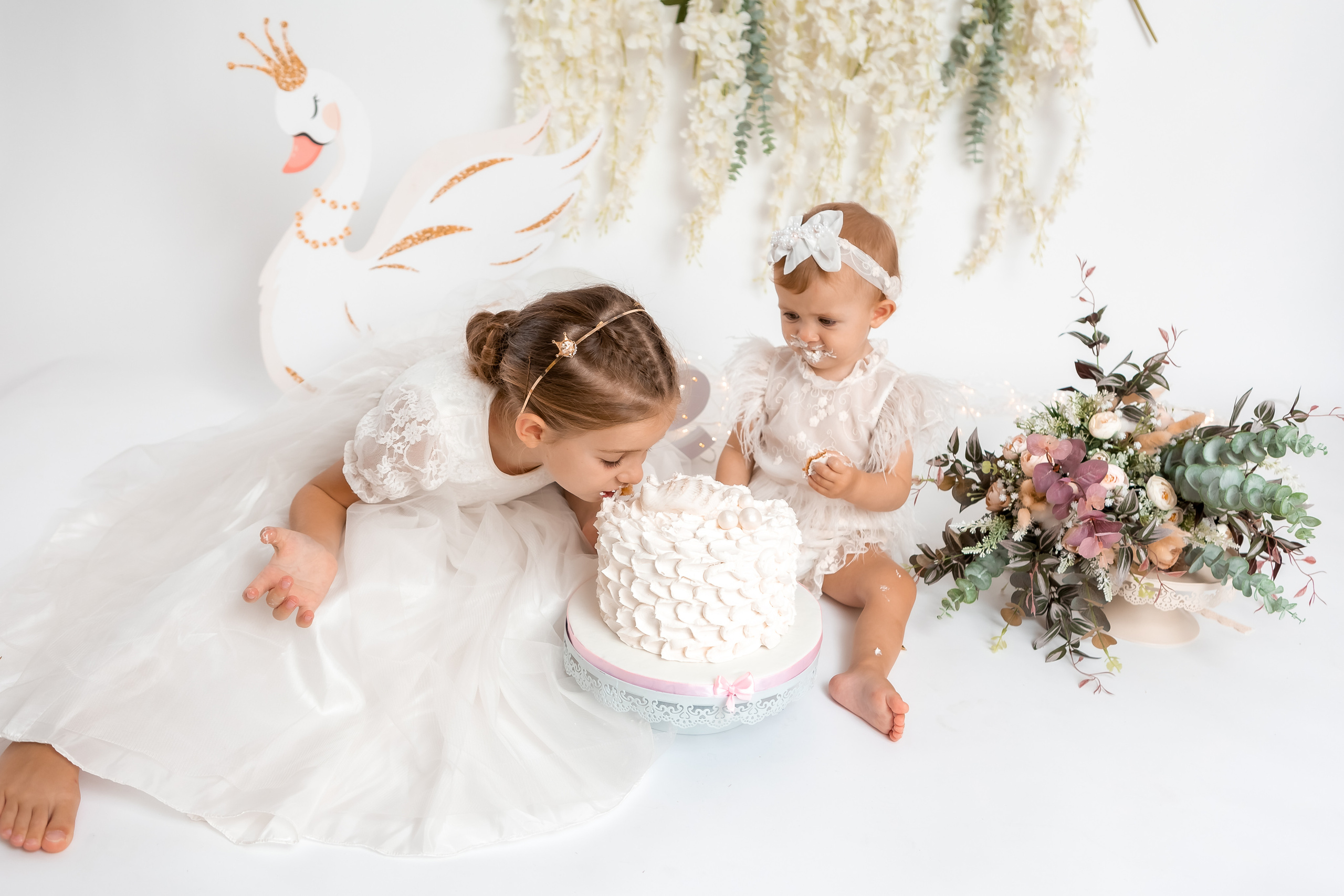 smash cake фотосессия, първи рожден ден, бебешка фотосесия, болони, декорация за рожден ден, фотосесия в студио, детски фотограф, фотограф бургас, най-добйр фотограф