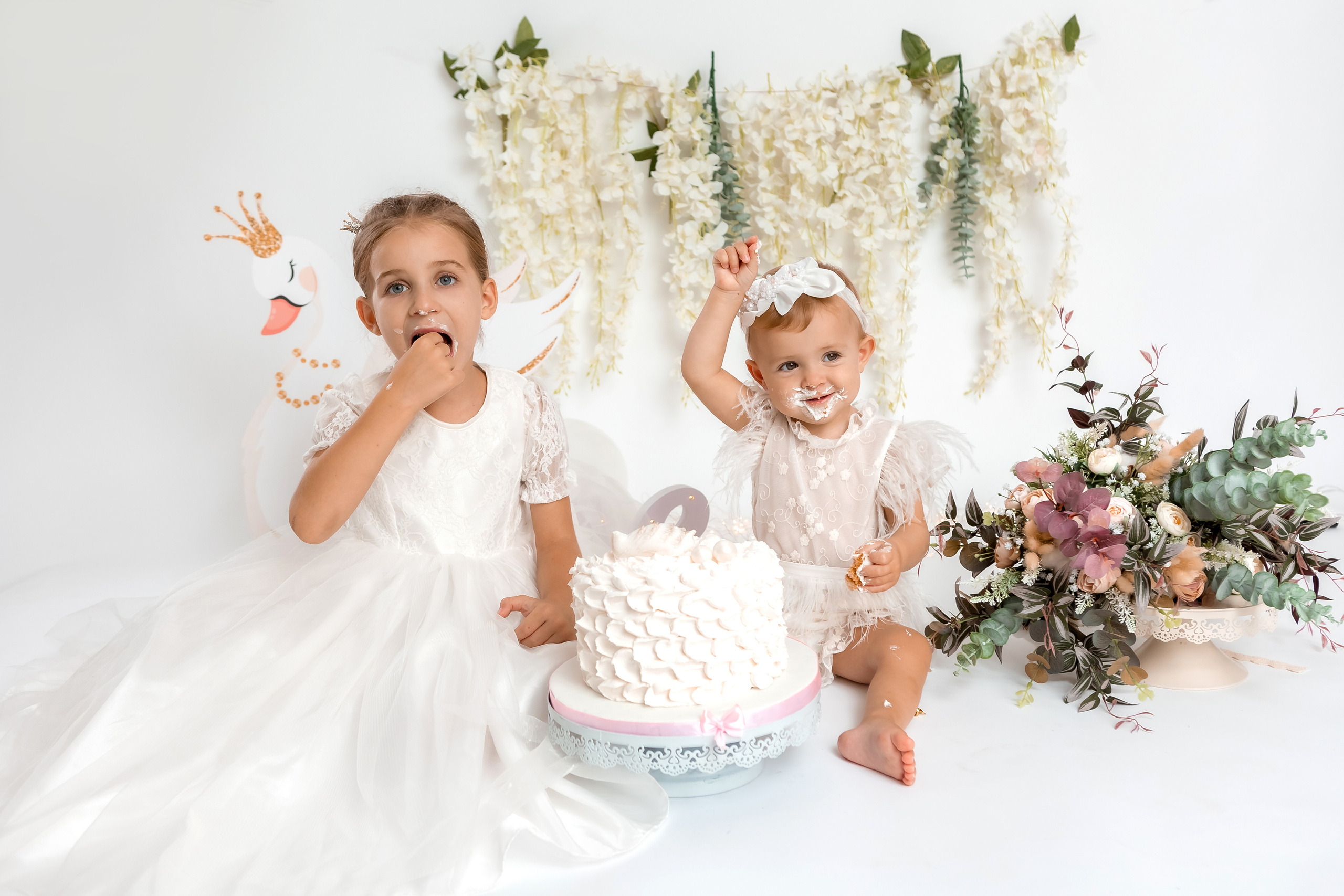 smash cake фотосессия, първи рожден ден, бебешка фотосесия, болони, декорация за рожден ден, фотосесия в студио, детски фотограф, фотограф бургас, най-добйр фотограф