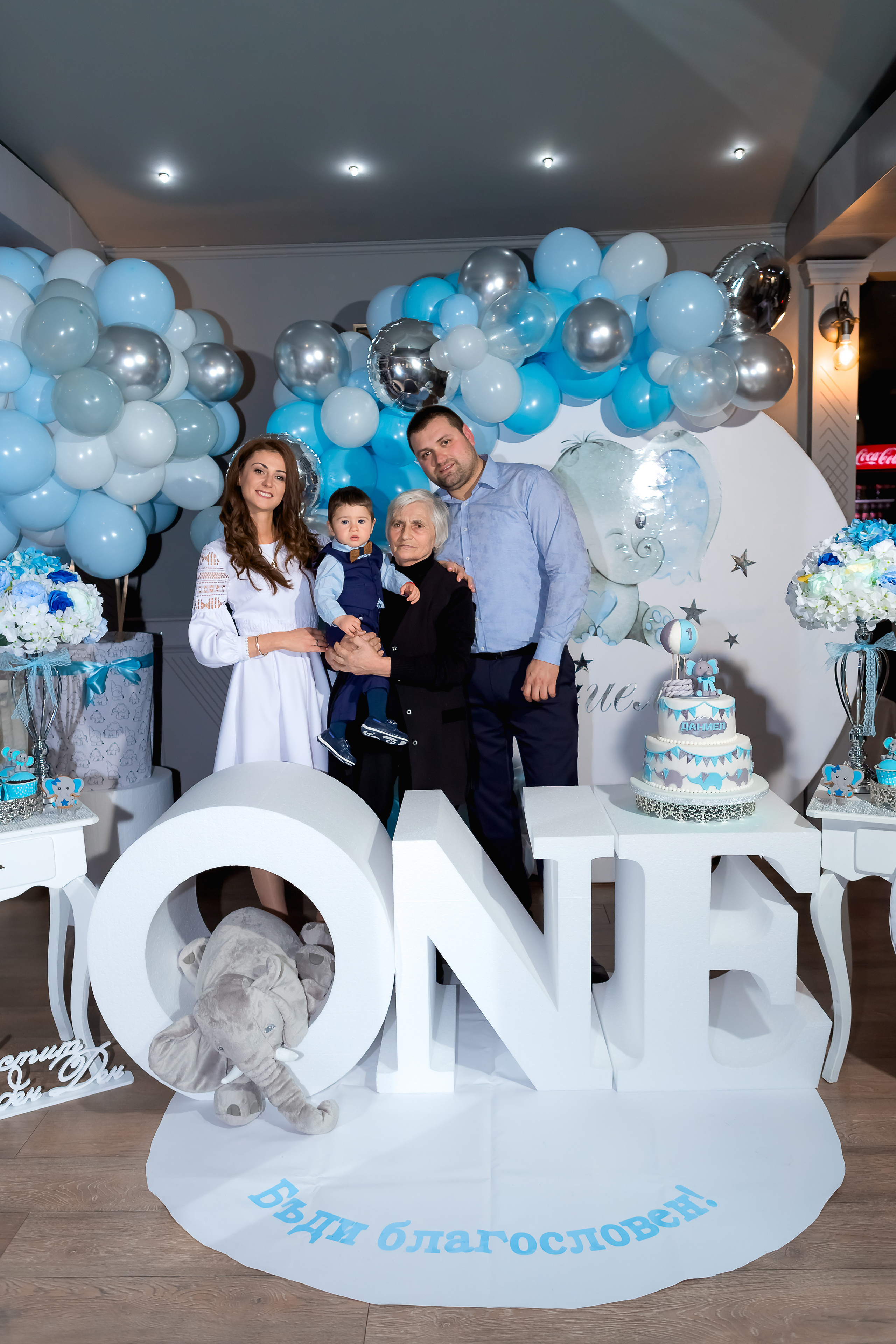 Честита първа свещичка. Фотограф Ирина Йотова