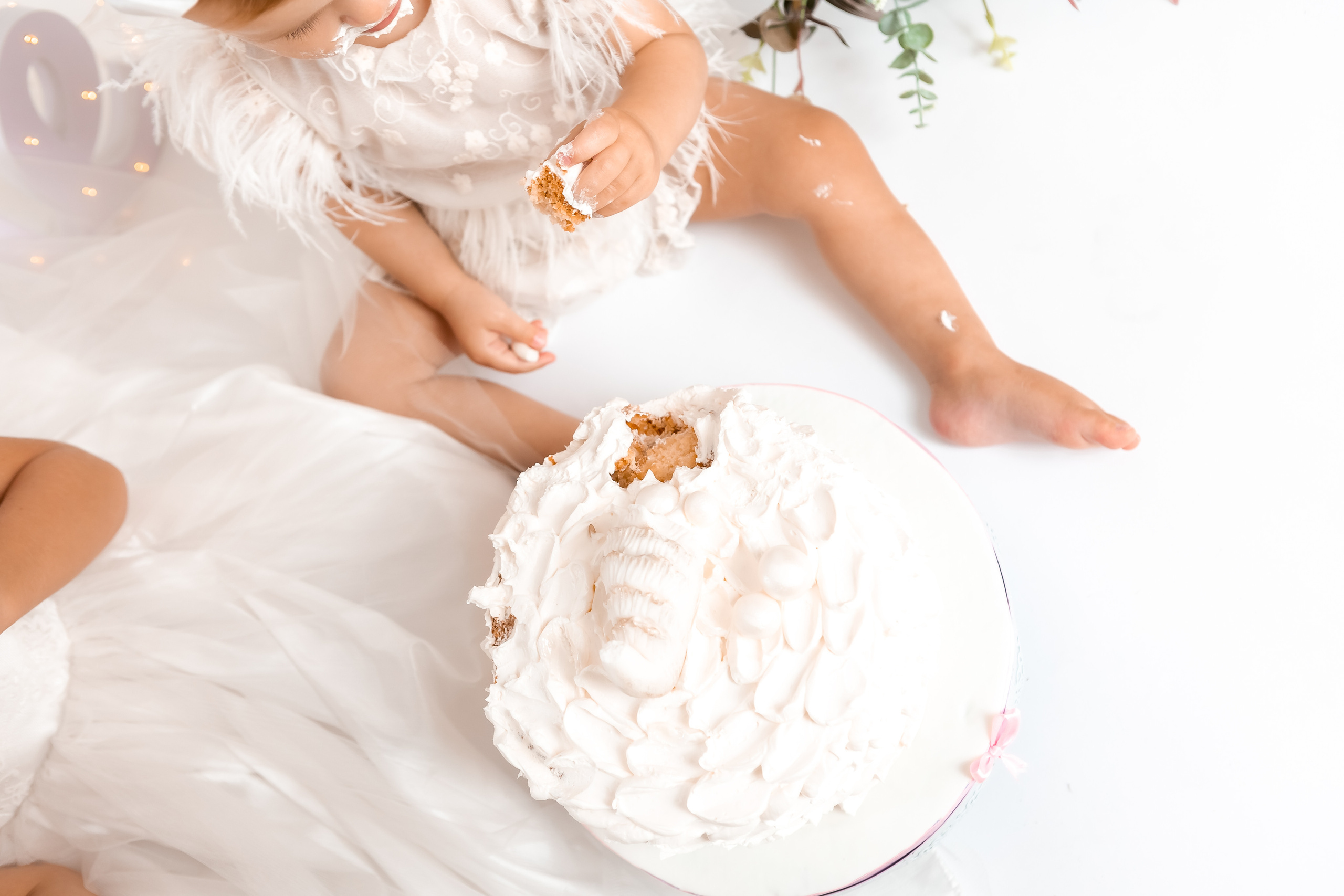 smash cake фотосессия, първи рожден ден, бебешка фотосесия, болони, декорация за рожден ден, фотосесия в студио, детски фотограф, фотограф бургас, най-добйр фотограф
