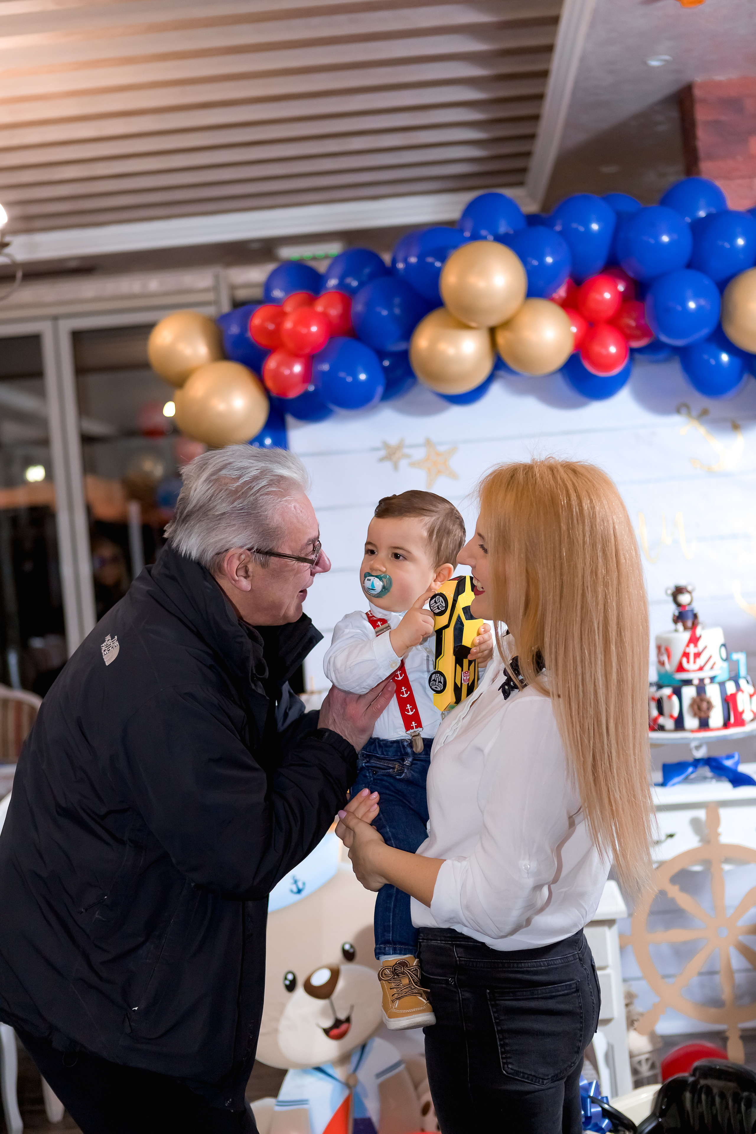 Чеастита ПърВА СВЕЩИЧКА!. Фотограф Ирина Йотова