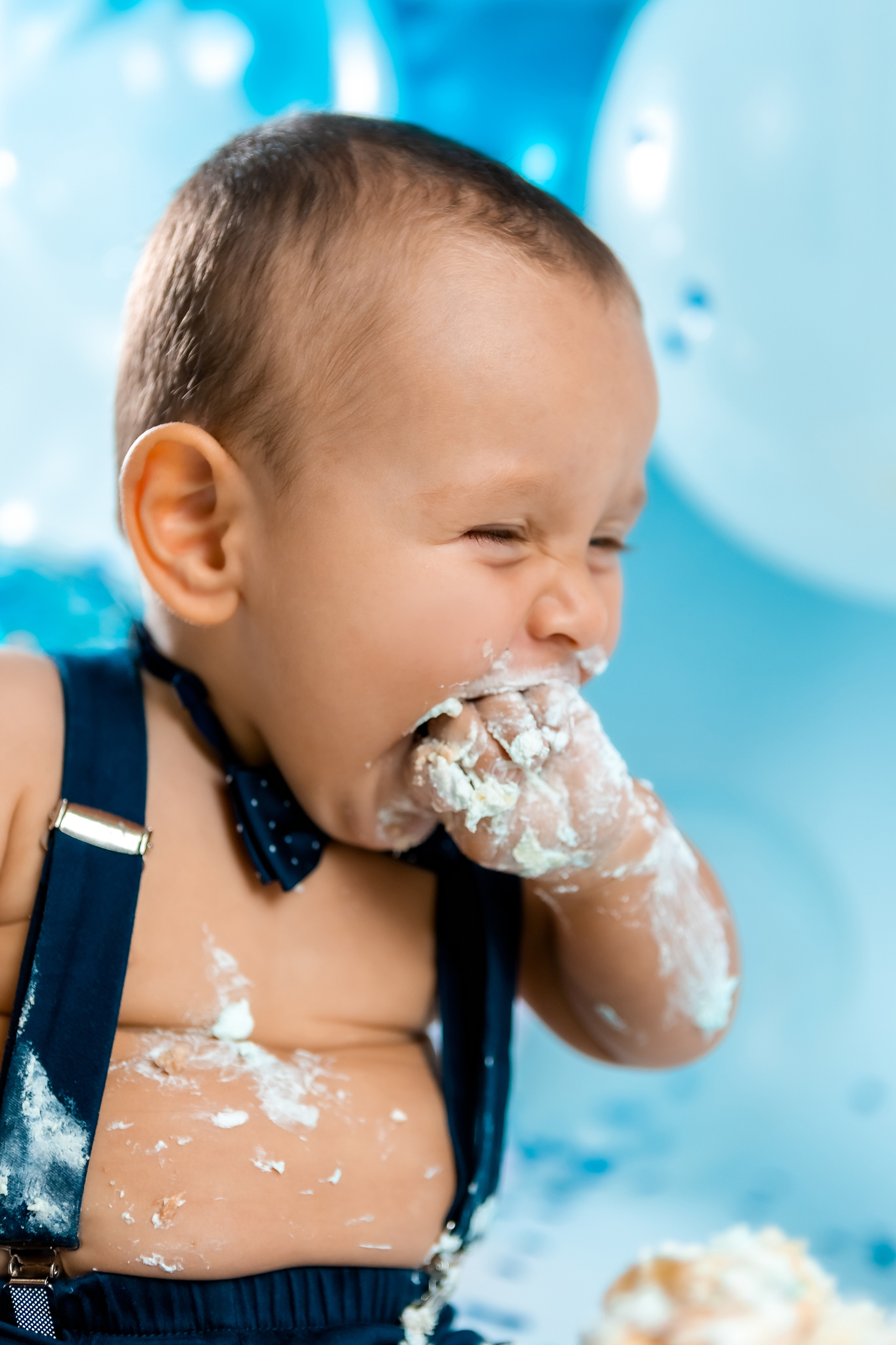 smash cake фотосессия, първи рожден ден, бебешка фотосесия, болони, декорация за рожден ден, фотосесия в студио, детски фотограф, фотограф бургас, най-добйр фотограф