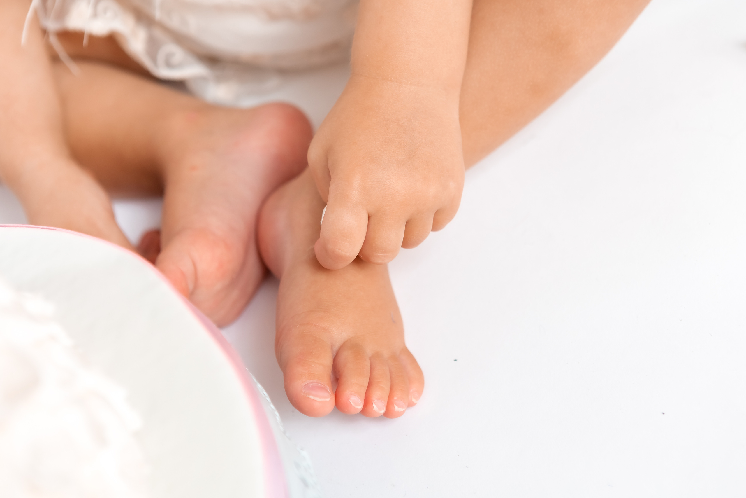 smash cake фотосессия, първи рожден ден, бебешка фотосесия, болони, декорация за рожден ден, фотосесия в студио, детски фотограф, фотограф бургас, най-добйр фотограф