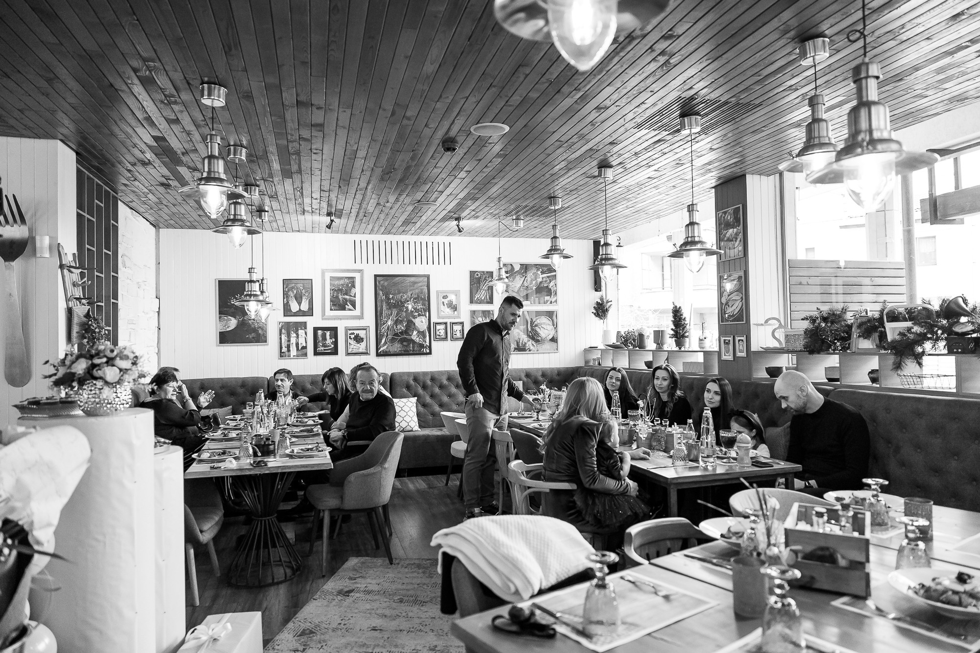 фотосесия на първи рожден ден, фотограф бургас, първи рожден ден, репортаж, репортажно заснимане, първи рожден ден, беббешка фотосесия, фотограф несебър, фотограф поморие, фотогра слънчев бряг, готограф ахелой, заснимане на парти, семеен фотограф, торта,торта за първи рожден ден, salzara, рокля за момиче, рокля за първи рожден ден, hotel luxor, ресторант veronique