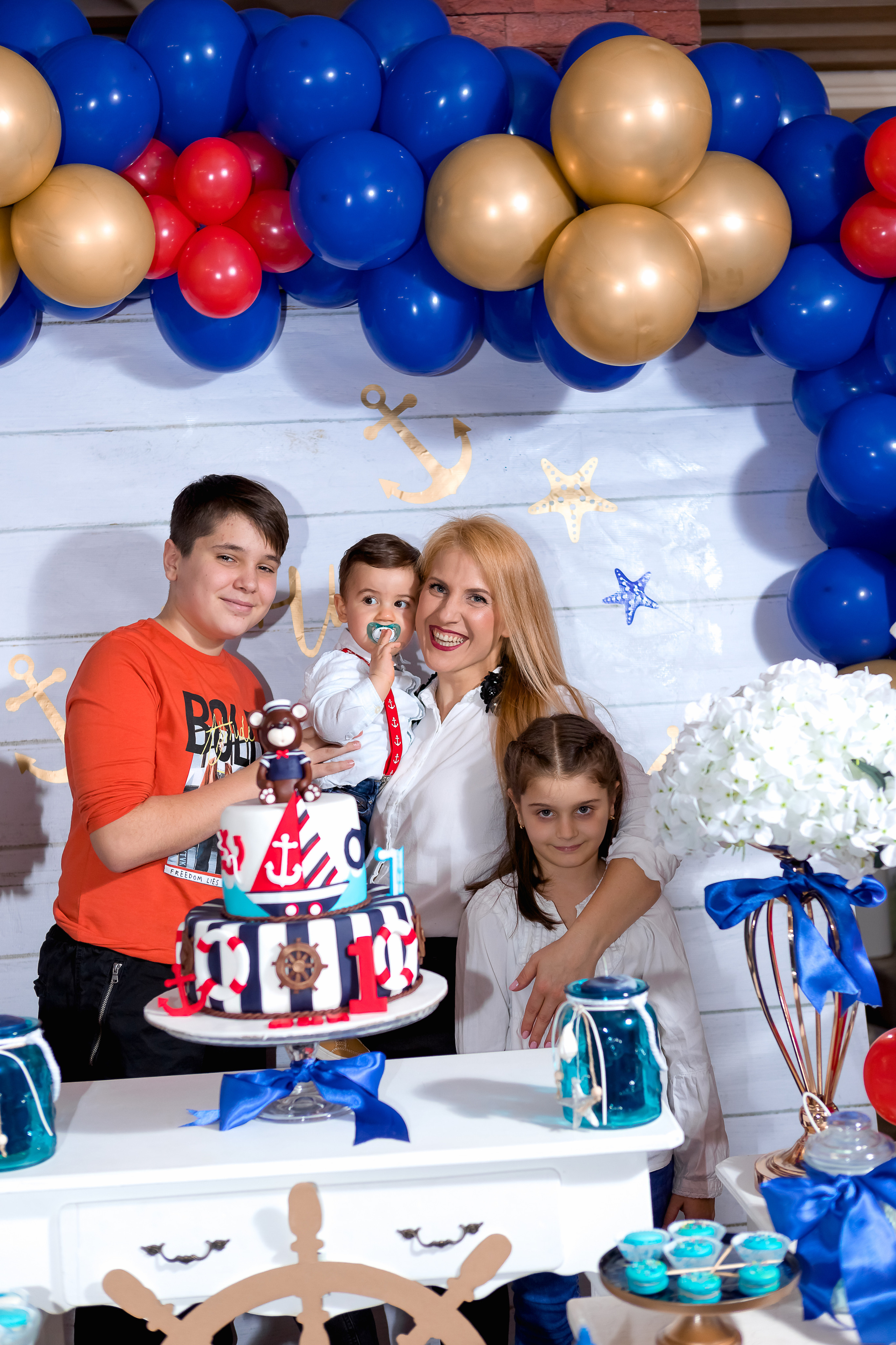 Чеастита ПърВА СВЕЩИЧКА!. Фотограф Ирина Йотова