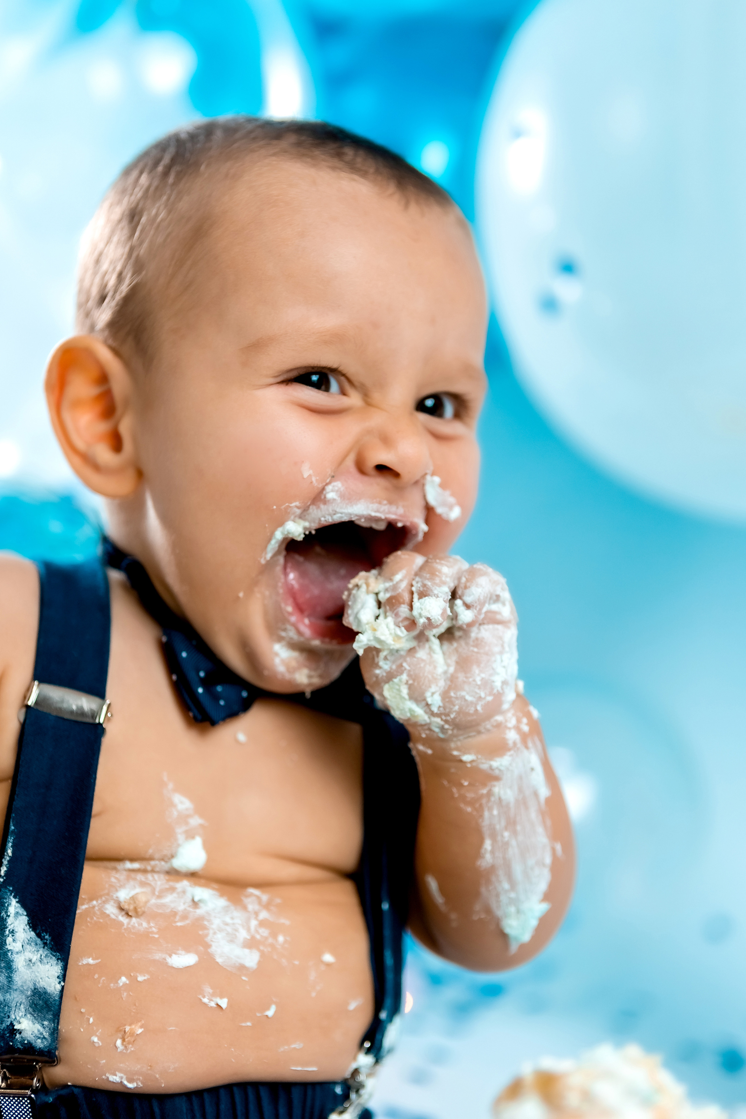 smash cake фотосессия, първи рожден ден, бебешка фотосесия, болони, декорация за рожден ден, фотосесия в студио, детски фотограф, фотограф бургас, най-добйр фотограф