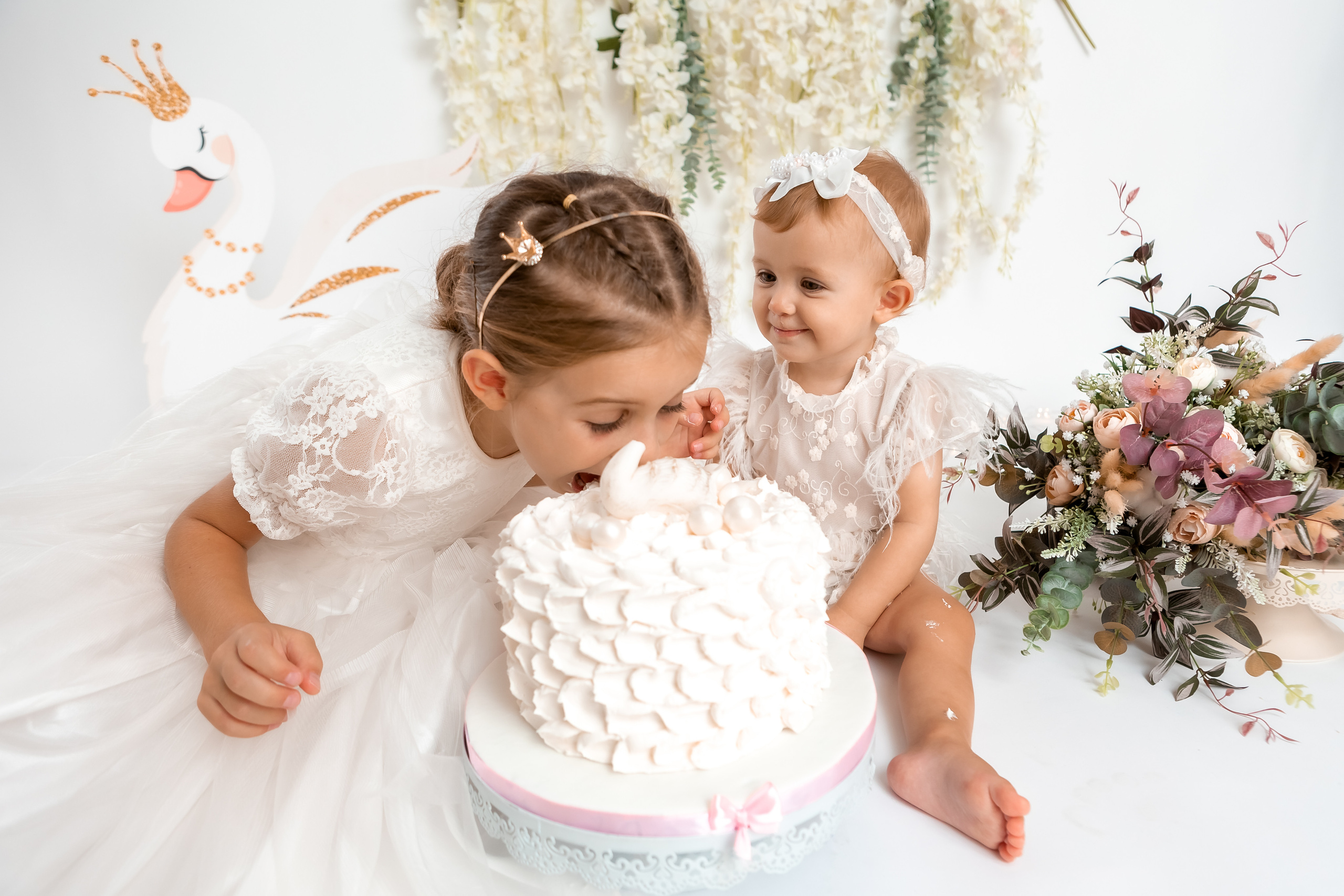 smash cake фотосессия, първи рожден ден, бебешка фотосесия, болони, декорация за рожден ден, фотосесия в студио, детски фотограф, фотограф бургас, най-добйр фотограф