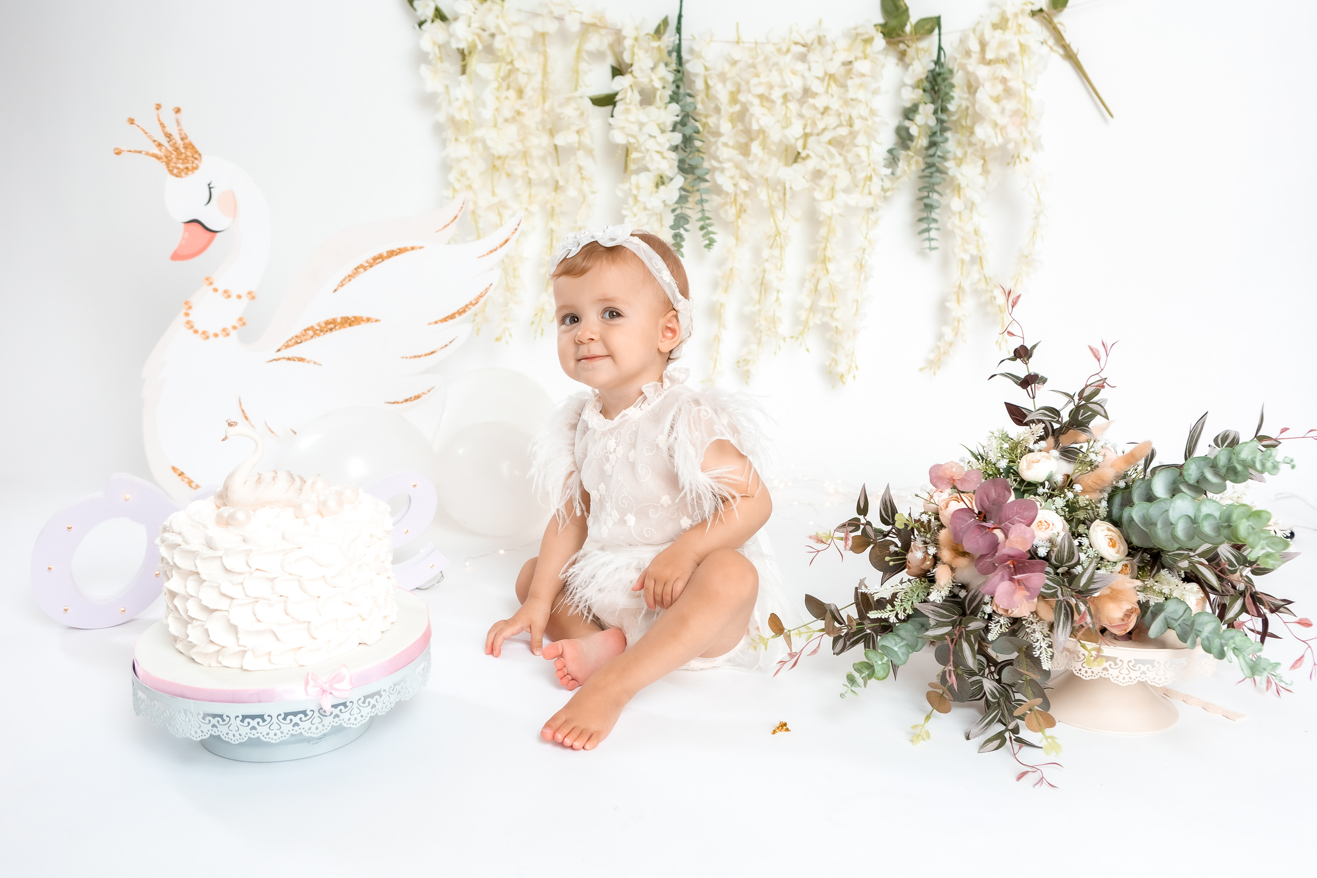 smash cake фотосессия, първи рожден ден, бебешка фотосесия, болони, декорация за рожден ден, фотосесия в студио, детски фотограф, фотограф бургас, най-добйр фотограф