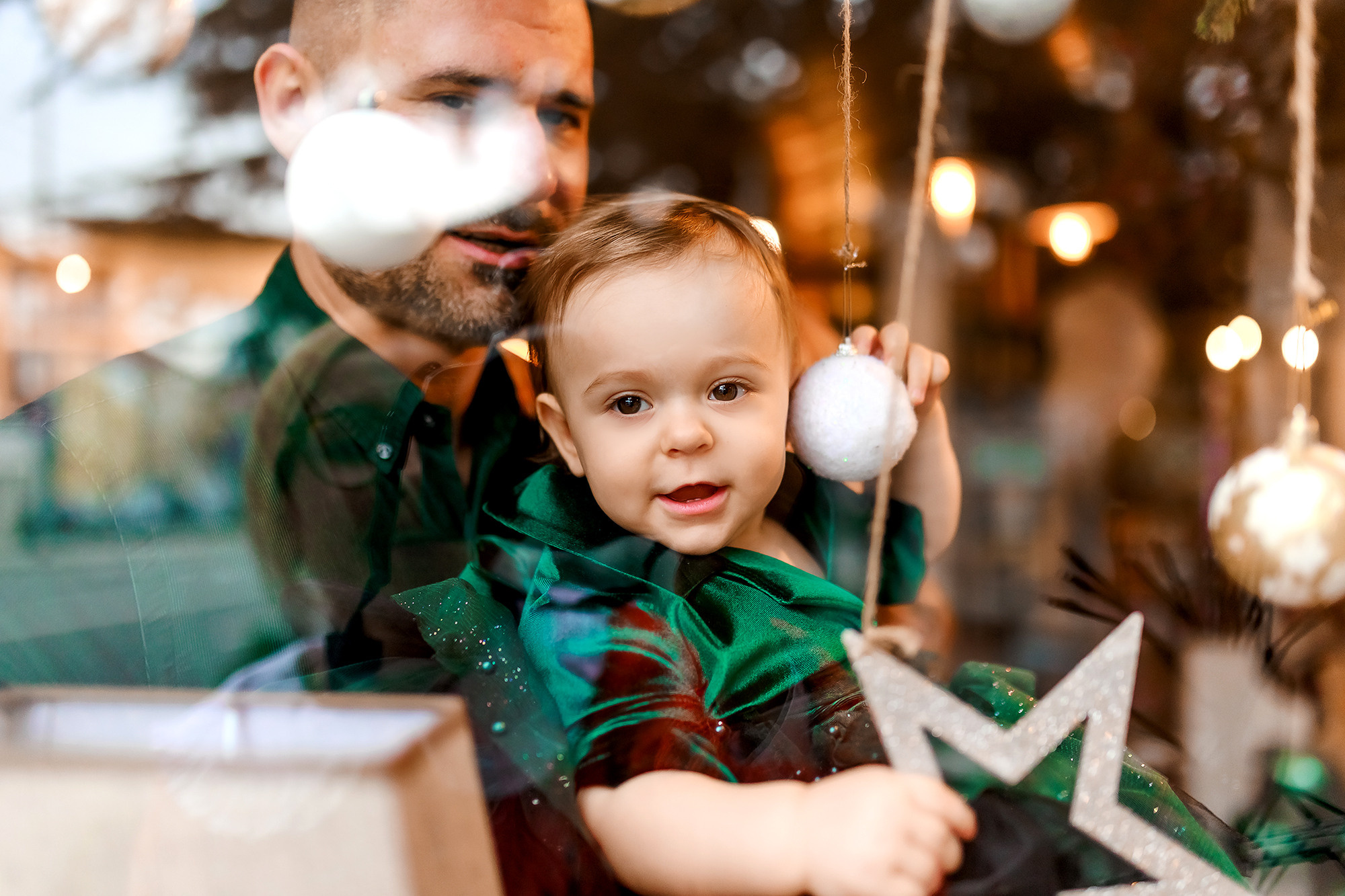 фотосесия на първи рожден ден, фотограф бургас, първи рожден ден, репортаж, репортажно заснимане, първи рожден ден, беббешка фотосесия, фотограф несебър, фотограф поморие, фотогра слънчев бряг, готограф ахелой, заснимане на парти, семеен фотограф, торта,торта за първи рожден ден, salzara, рокля за момиче, рокля за първи рожден ден, hotel luxor, ресторант veronique