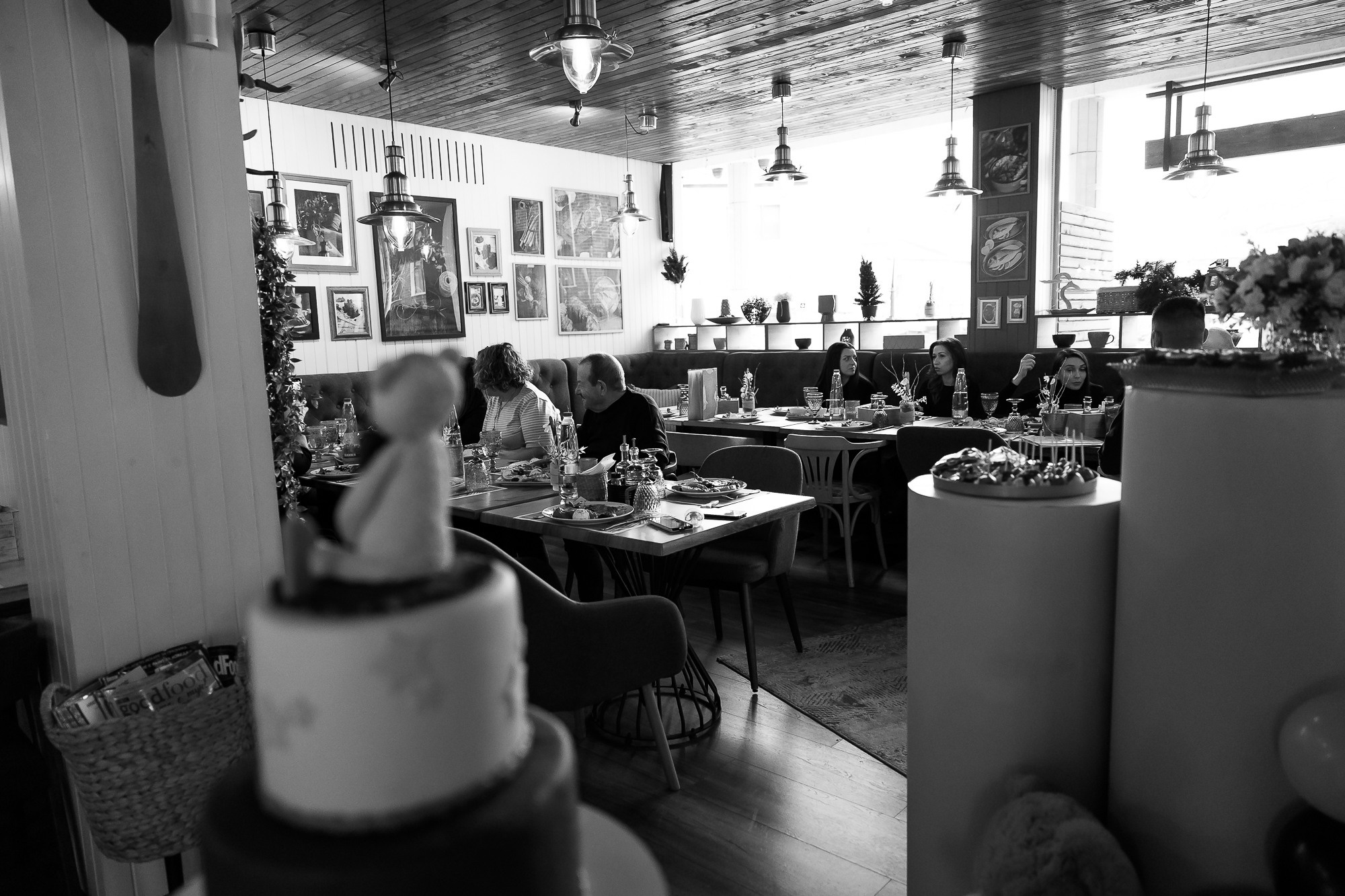 фотосесия на първи рожден ден, фотограф бургас, първи рожден ден, репортаж, репортажно заснимане, първи рожден ден, беббешка фотосесия, фотограф несебър, фотограф поморие, фотогра слънчев бряг, готограф ахелой, заснимане на парти, семеен фотограф, торта,торта за първи рожден ден, salzara, рокля за момиче, рокля за първи рожден ден, hotel luxor, ресторант veronique