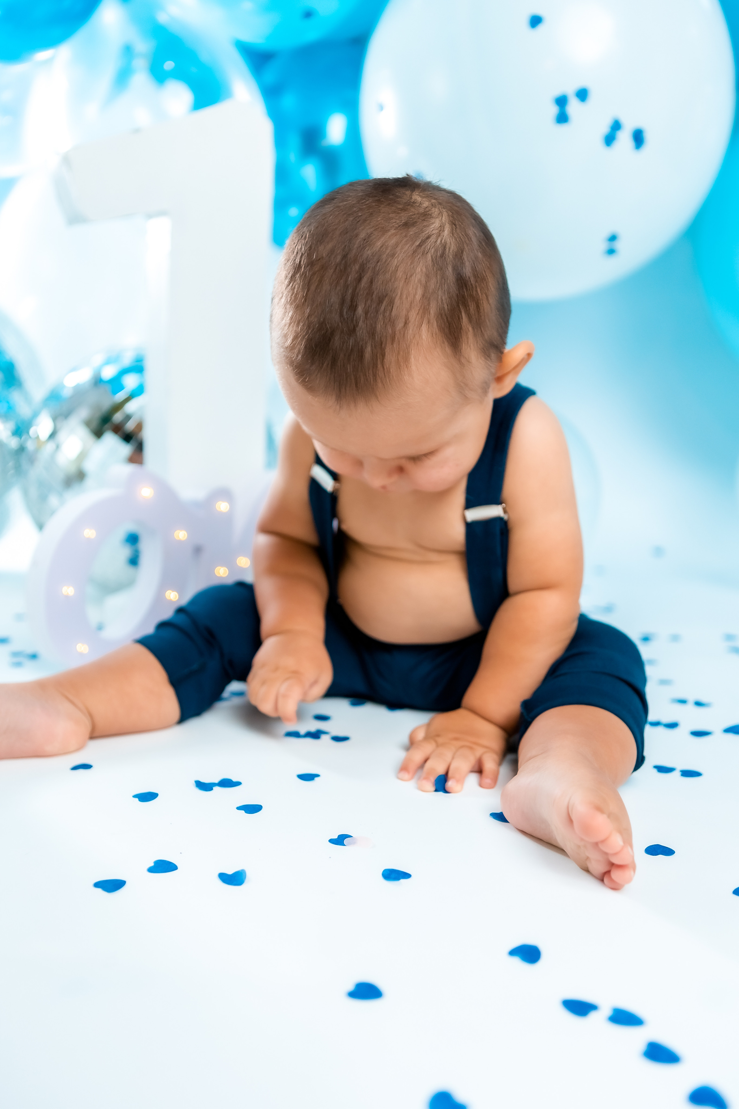 smash cake фотосессия, първи рожден ден, бебешка фотосесия, болони, декорация за рожден ден, фотосесия в студио, детски фотограф, фотограф бургас, най-добйр фотограф