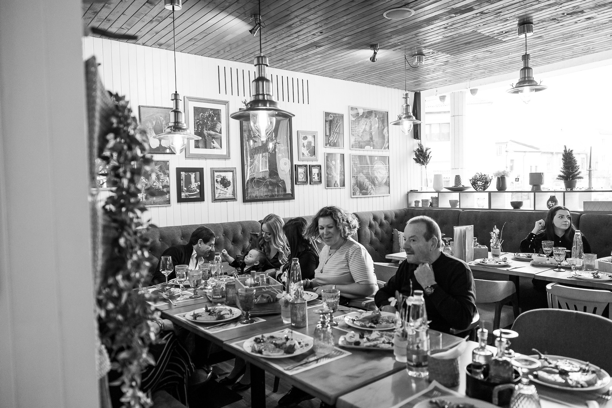 фотосесия на първи рожден ден, фотограф бургас, първи рожден ден, репортаж, репортажно заснимане, първи рожден ден, беббешка фотосесия, фотограф несебър, фотограф поморие, фотогра слънчев бряг, готограф ахелой, заснимане на парти, семеен фотограф, торта,торта за първи рожден ден, salzara, рокля за момиче, рокля за първи рожден ден, hotel luxor, ресторант veronique