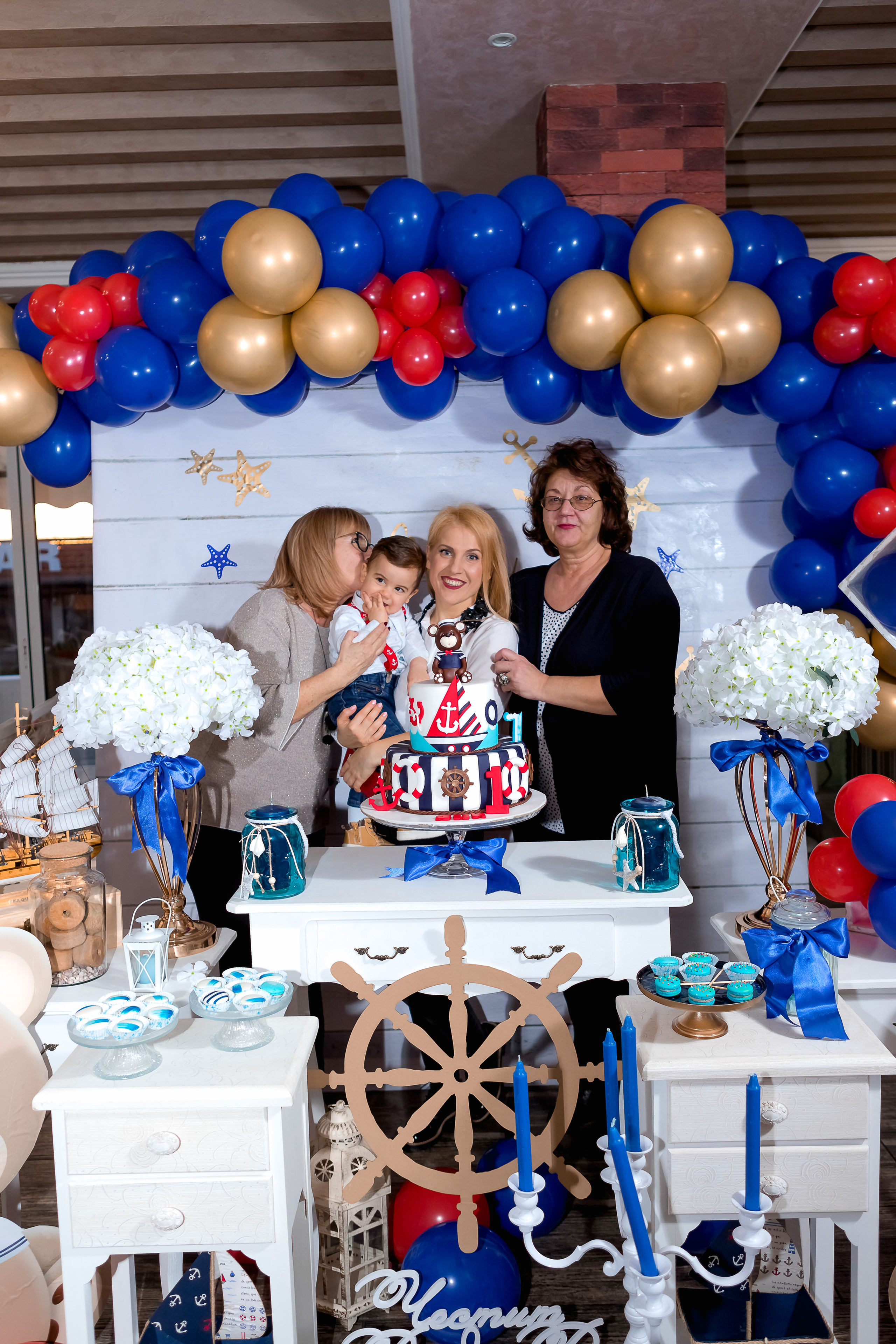 Чеастита ПърВА СВЕЩИЧКА!. Фотограф Ирина Йотова