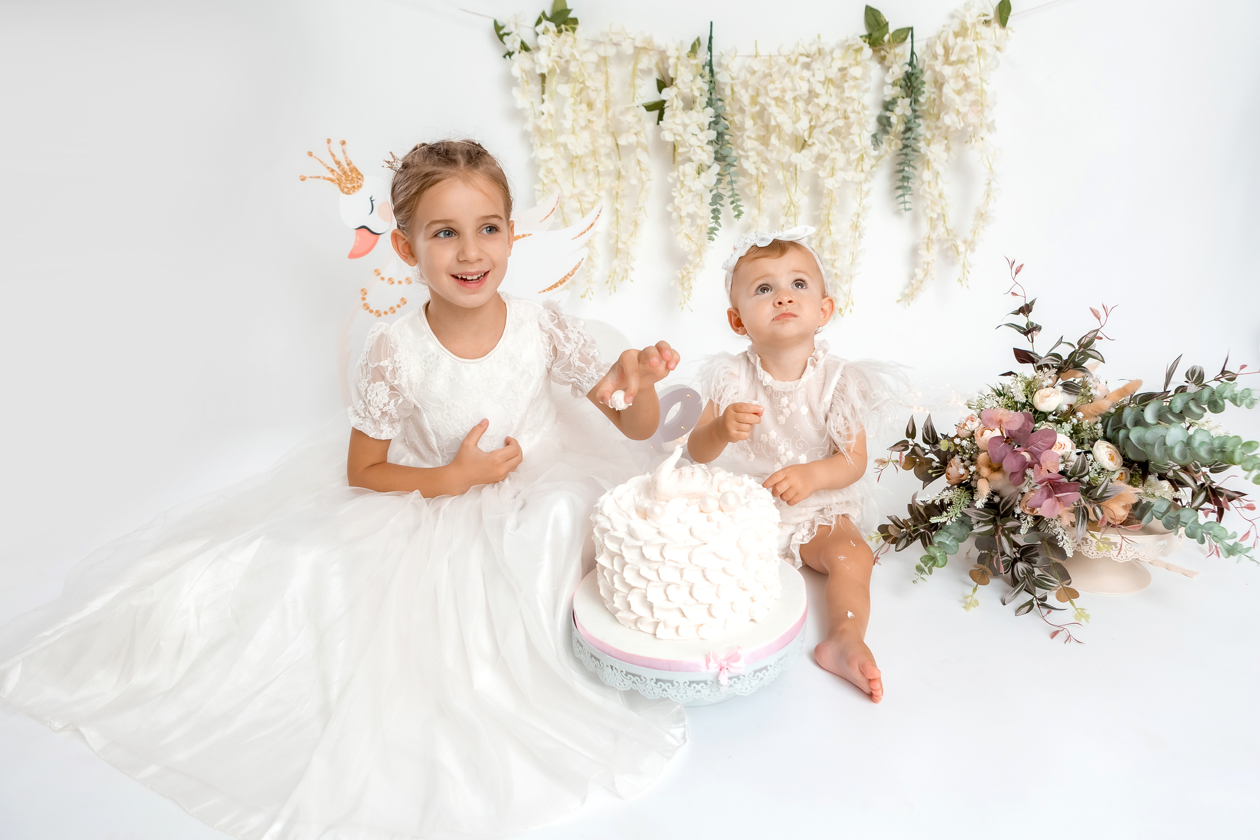 smash cake фотосессия, първи рожден ден, бебешка фотосесия, болони, декорация за рожден ден, фотосесия в студио, детски фотограф, фотограф бургас, най-добйр фотограф