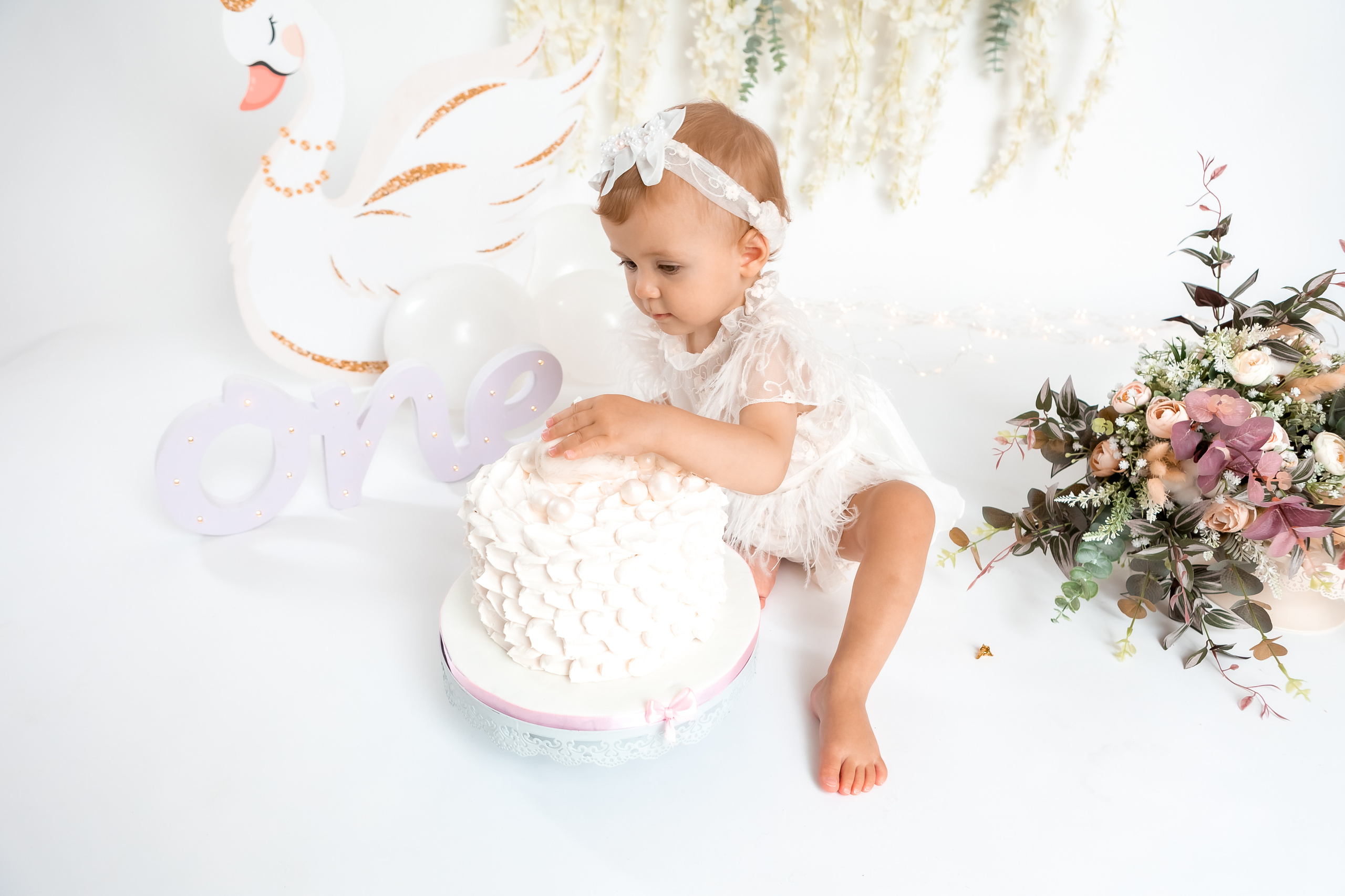 smash cake фотосессия, първи рожден ден, бебешка фотосесия, болони, декорация за рожден ден, фотосесия в студио, детски фотограф, фотограф бургас, най-добйр фотограф