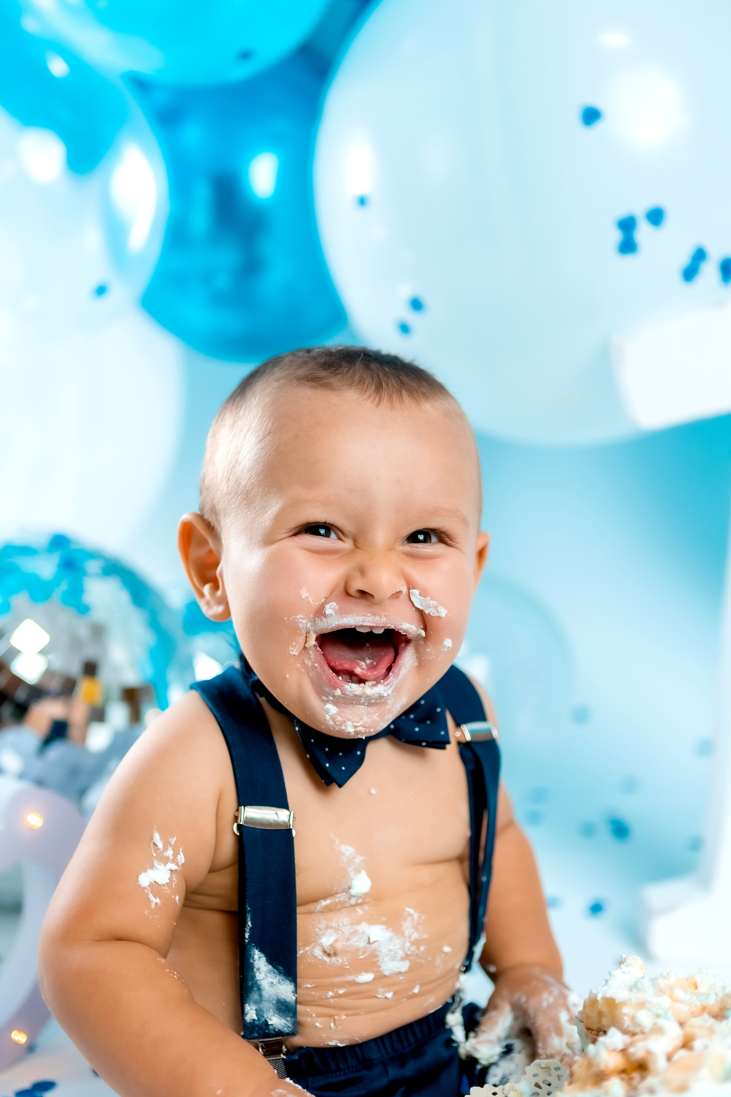 smash cake фотосессия, първи рожден ден, бебешка фотосесия, болони, декорация за рожден ден, фотосесия в студио, детски фотограф, фотограф бургас, най-добйр фотограф