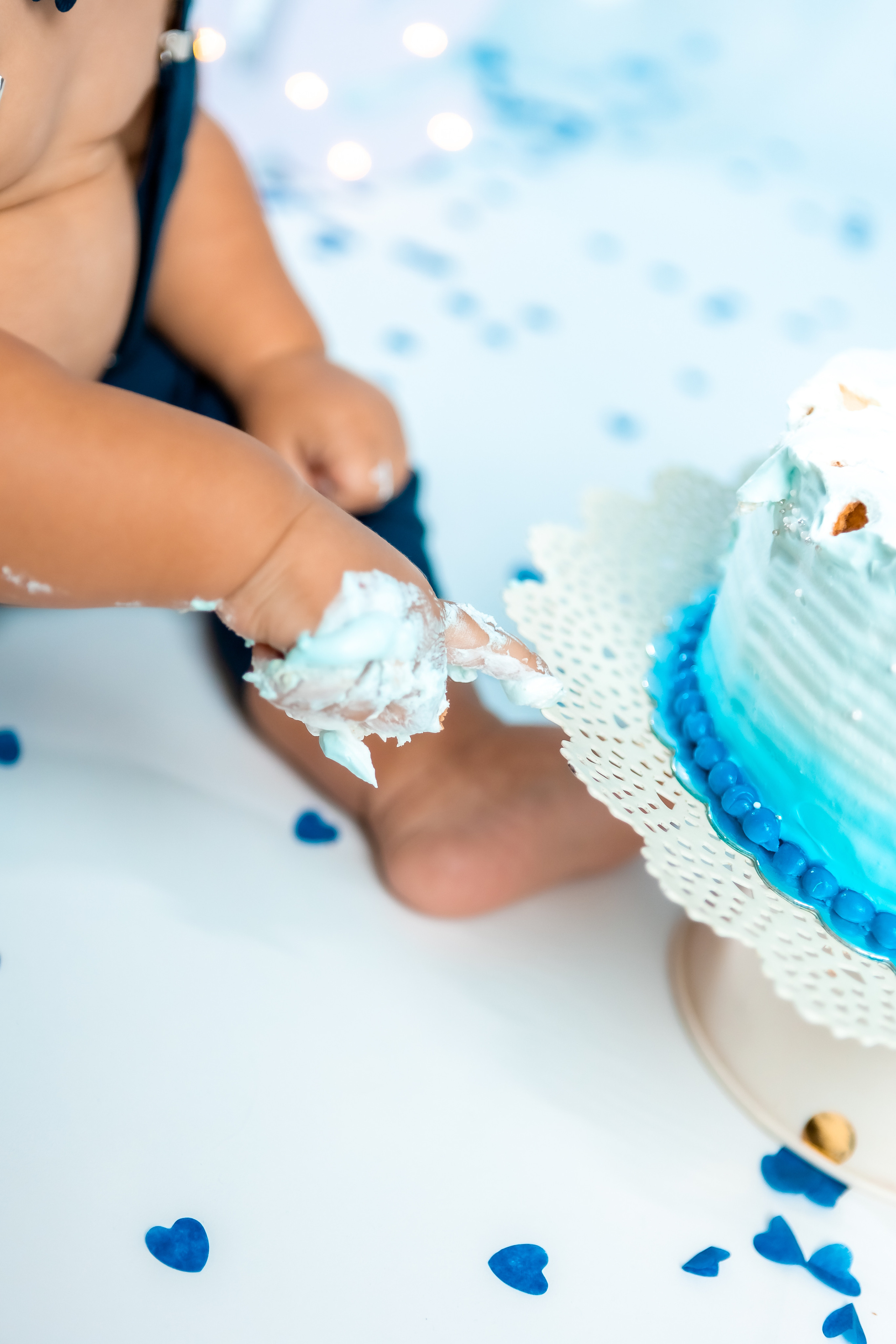 smash cake фотосессия, първи рожден ден, бебешка фотосесия, болони, декорация за рожден ден, фотосесия в студио, детски фотограф, фотограф бургас, най-добйр фотограф