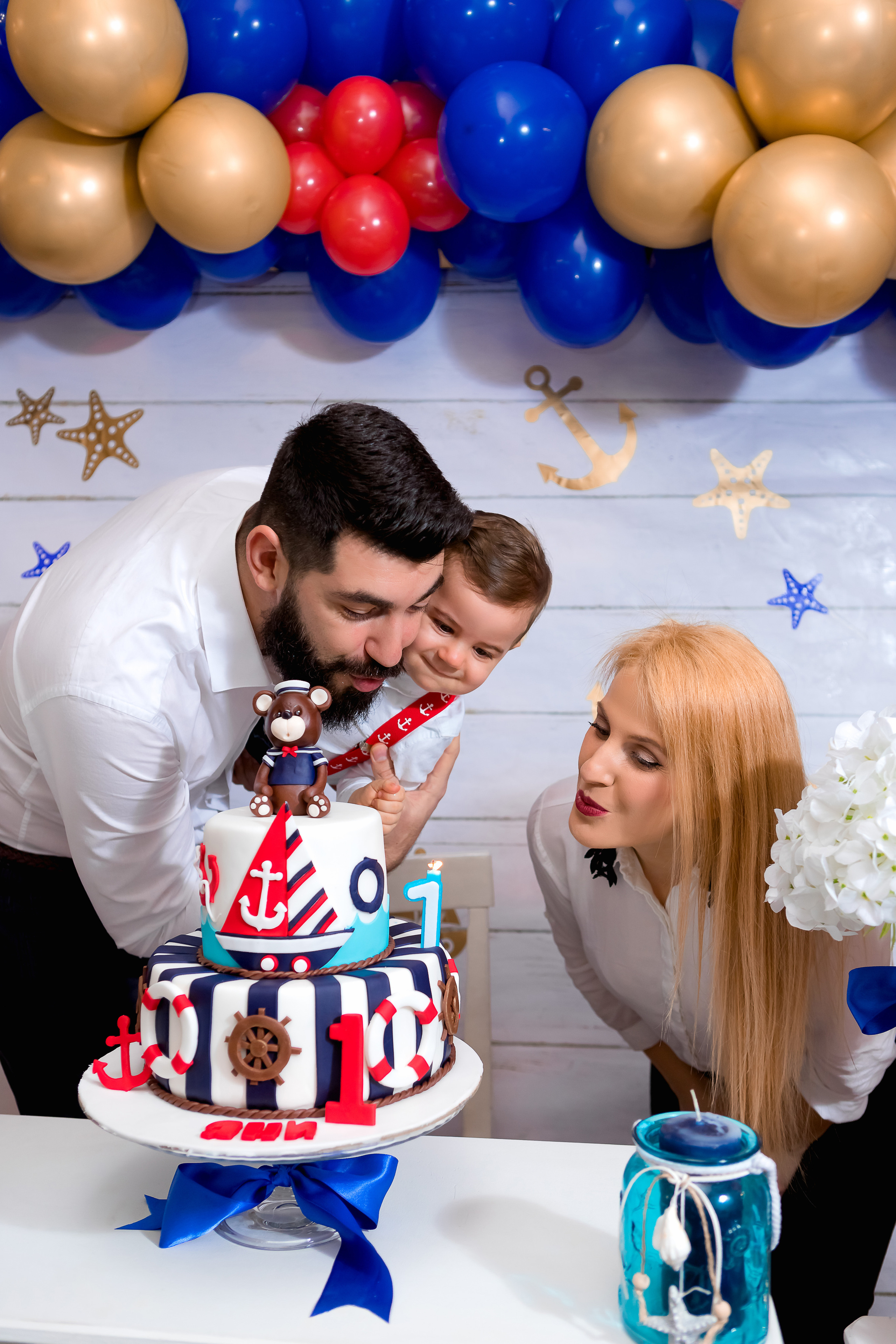 Чеастита ПърВА СВЕЩИЧКА!. Фотограф Ирина Йотова