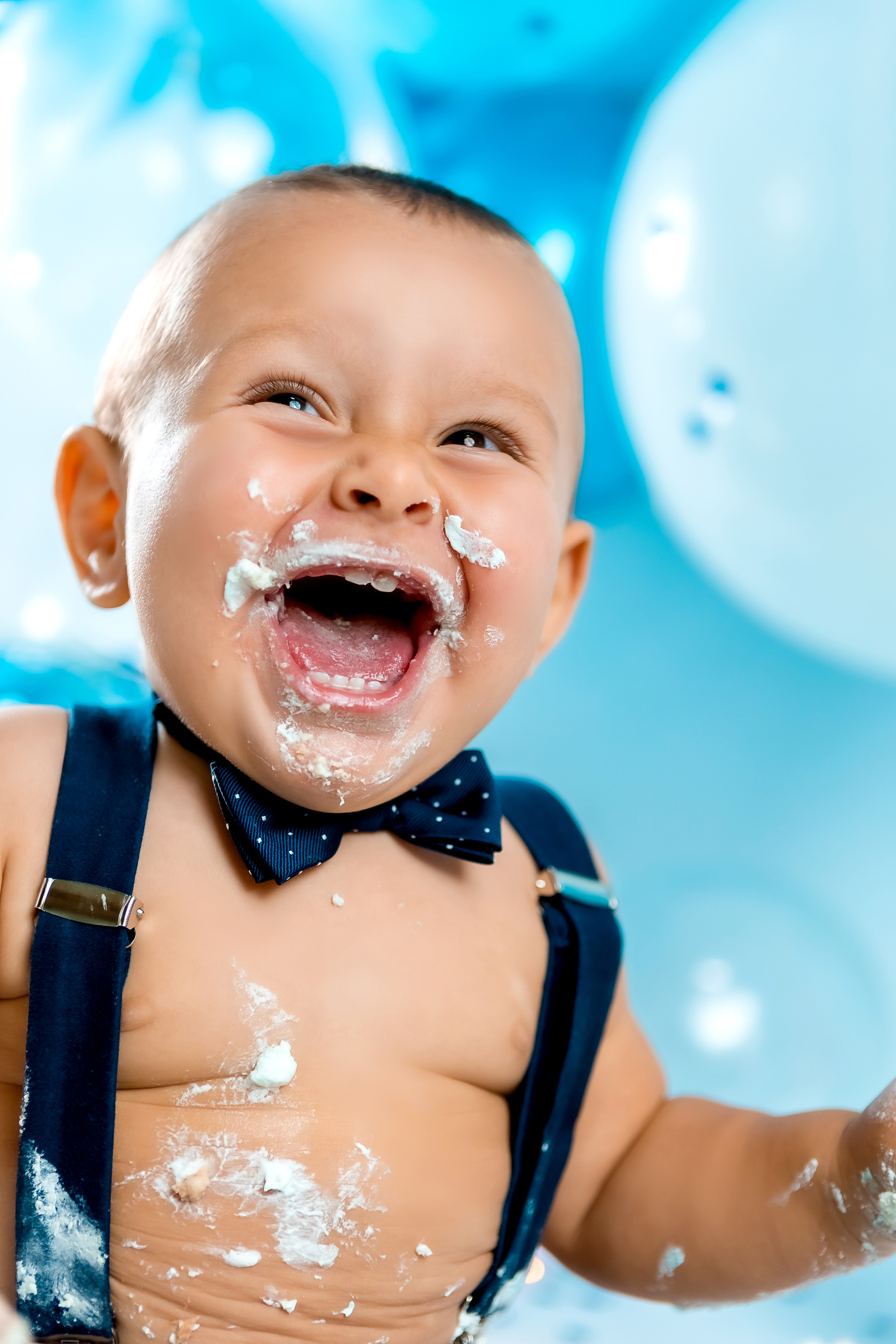 smash cake фотосессия, първи рожден ден, бебешка фотосесия, болони, декорация за рожден ден, фотосесия в студио, детски фотограф, фотограф бургас, най-добйр фотограф