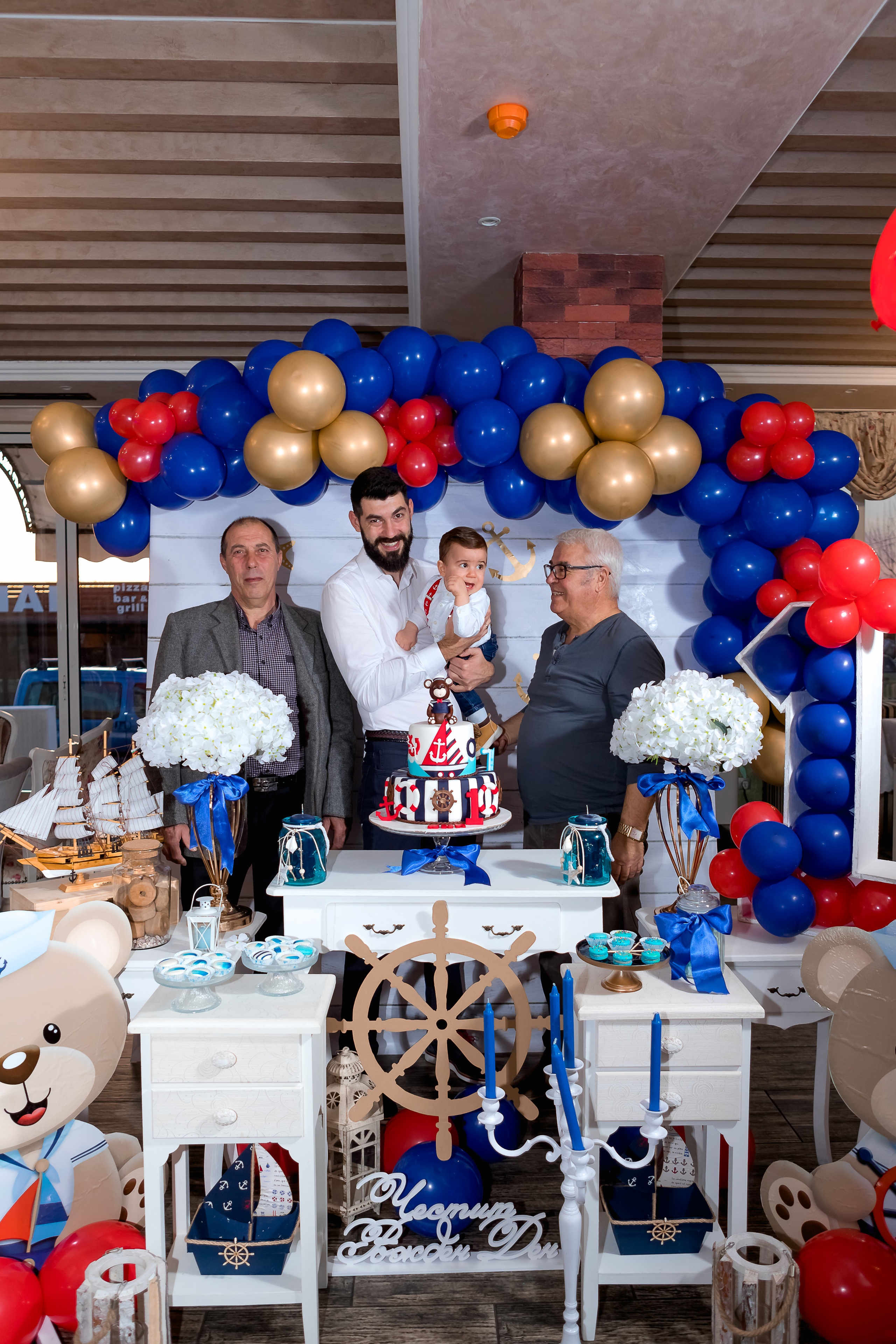 Чеастита ПърВА СВЕЩИЧКА!. Фотограф Ирина Йотова