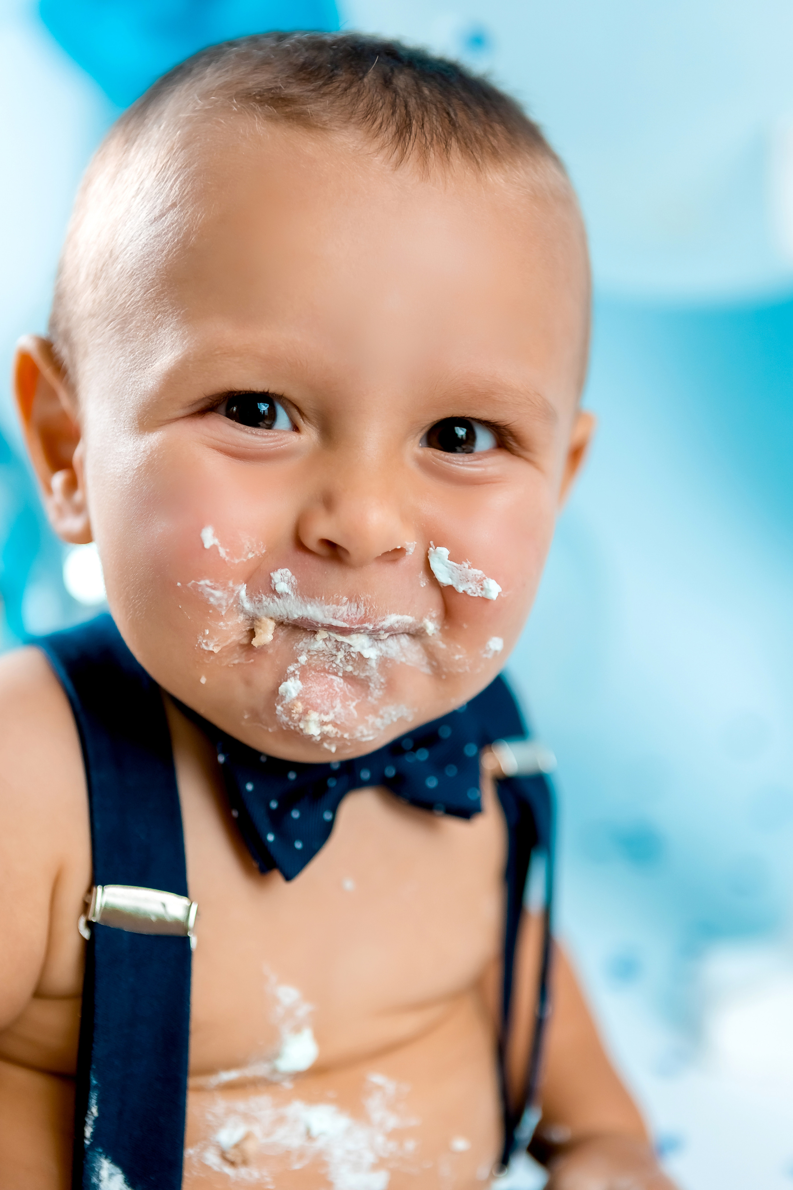 smash cake фотосессия, първи рожден ден, бебешка фотосесия, болони, декорация за рожден ден, фотосесия в студио, детски фотограф, фотограф бургас, най-добйр фотограф