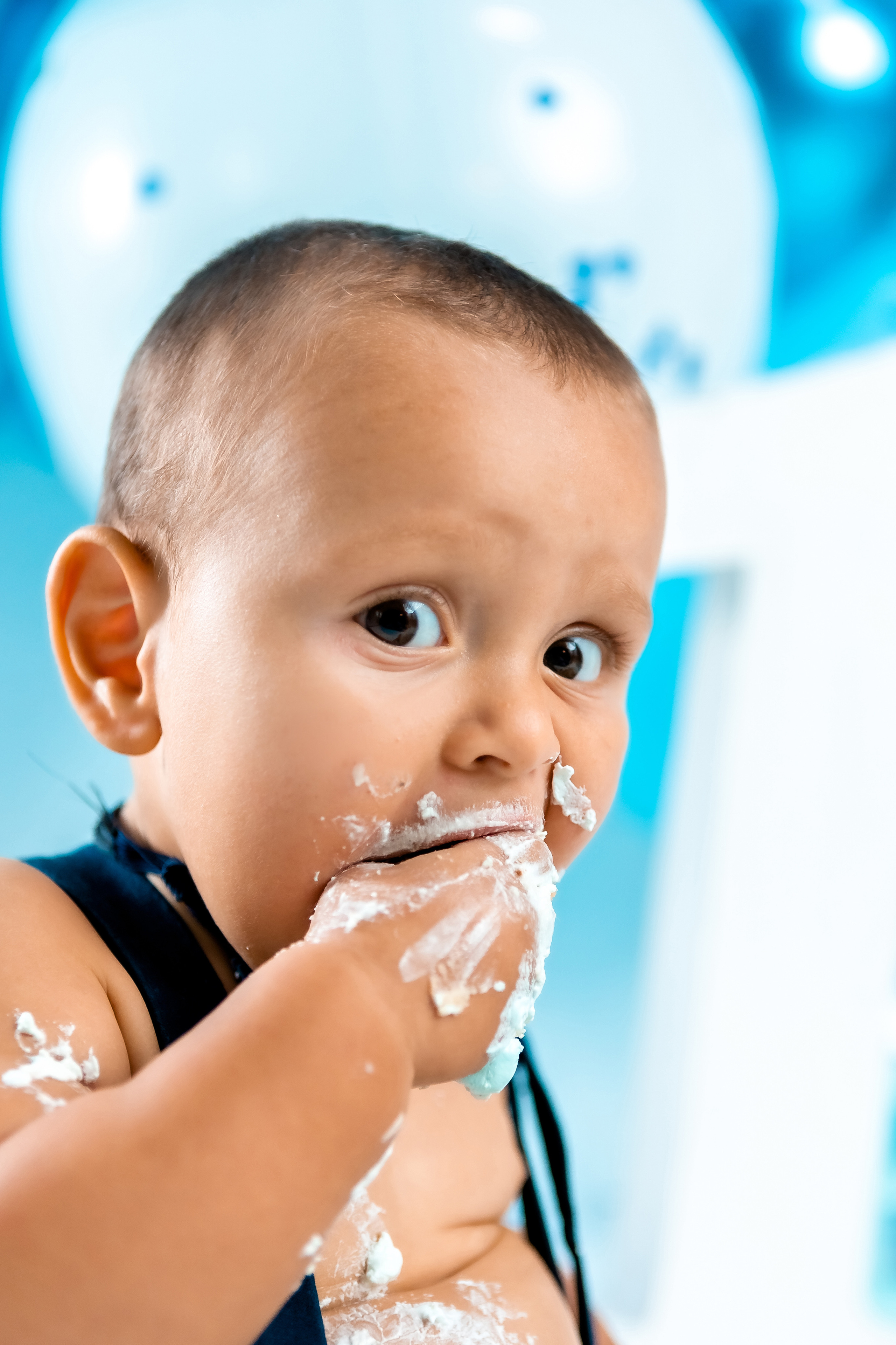 smash cake фотосессия, първи рожден ден, бебешка фотосесия, болони, декорация за рожден ден, фотосесия в студио, детски фотограф, фотограф бургас, най-добйр фотограф