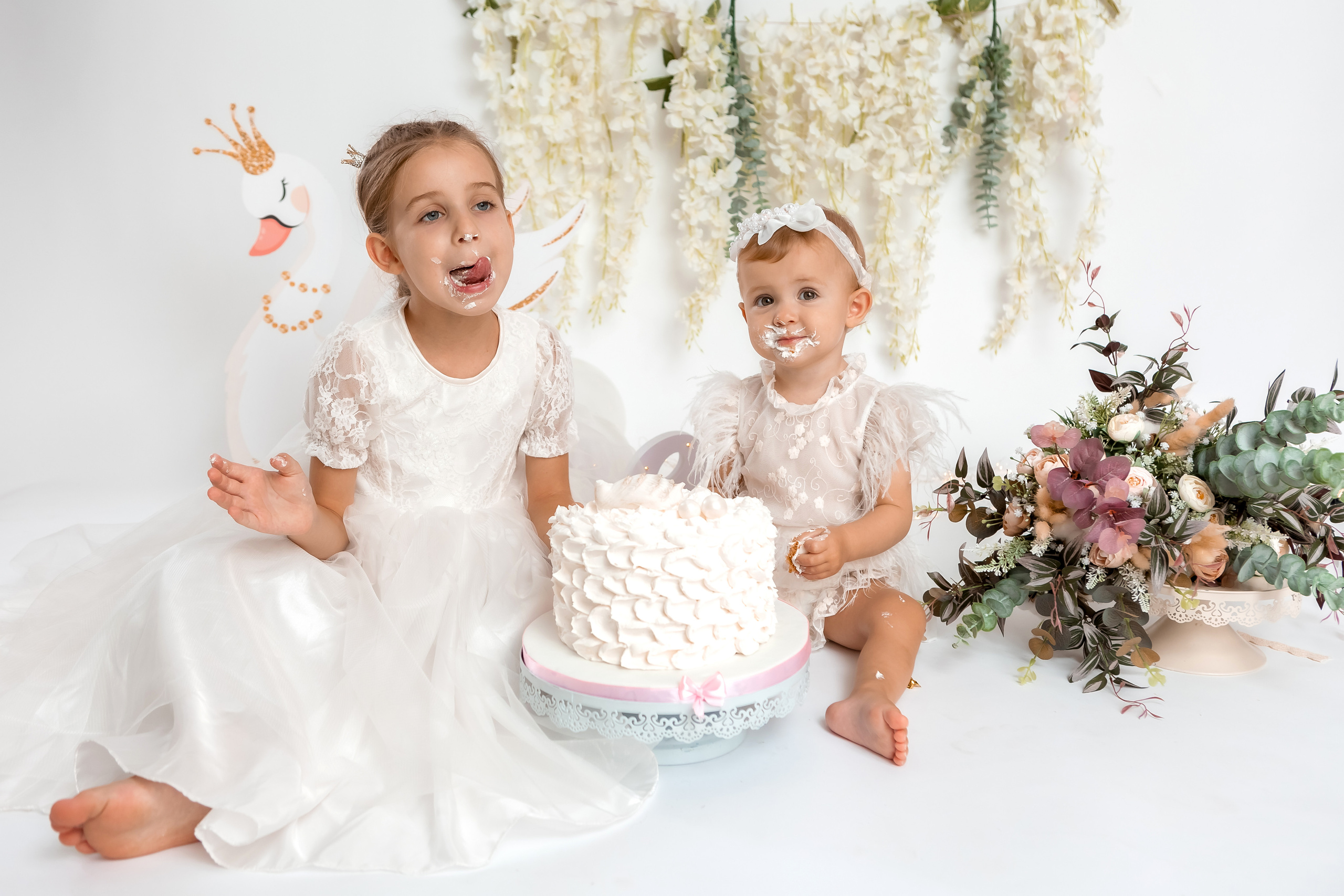 smash cake фотосессия, първи рожден ден, бебешка фотосесия, болони, декорация за рожден ден, фотосесия в студио, детски фотограф, фотограф бургас, най-добйр фотограф