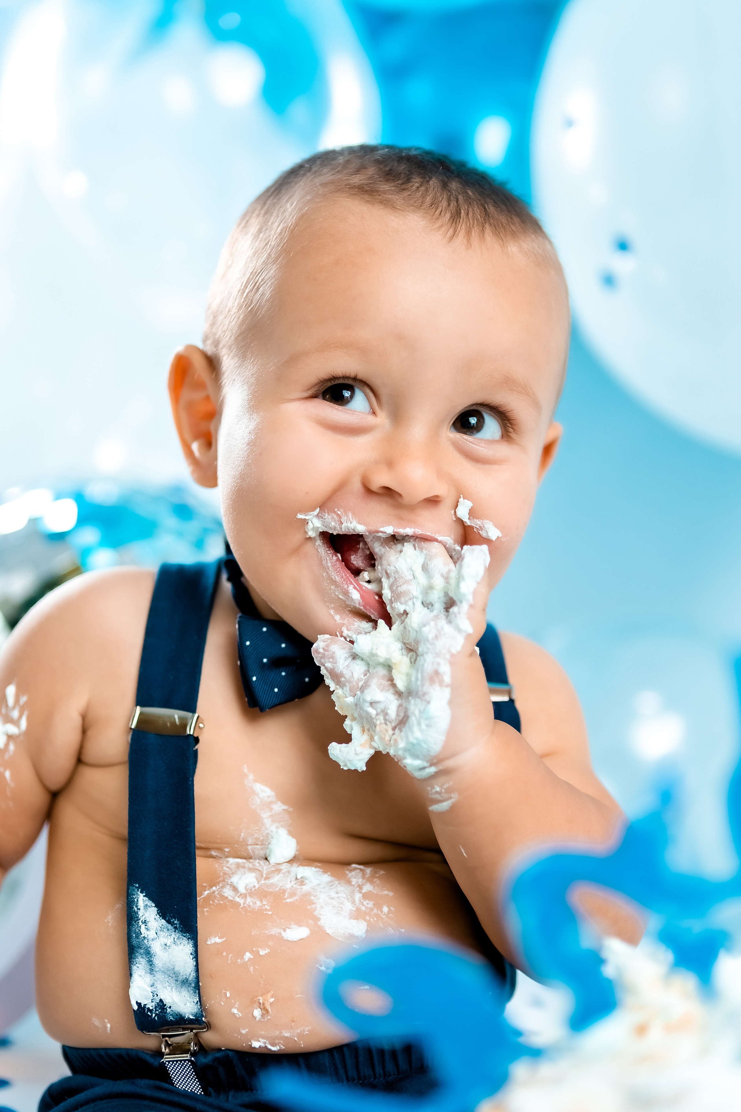 smash cake фотосессия, първи рожден ден, бебешка фотосесия, болони, декорация за рожден ден, фотосесия в студио, детски фотограф, фотограф бургас, най-добйр фотограф