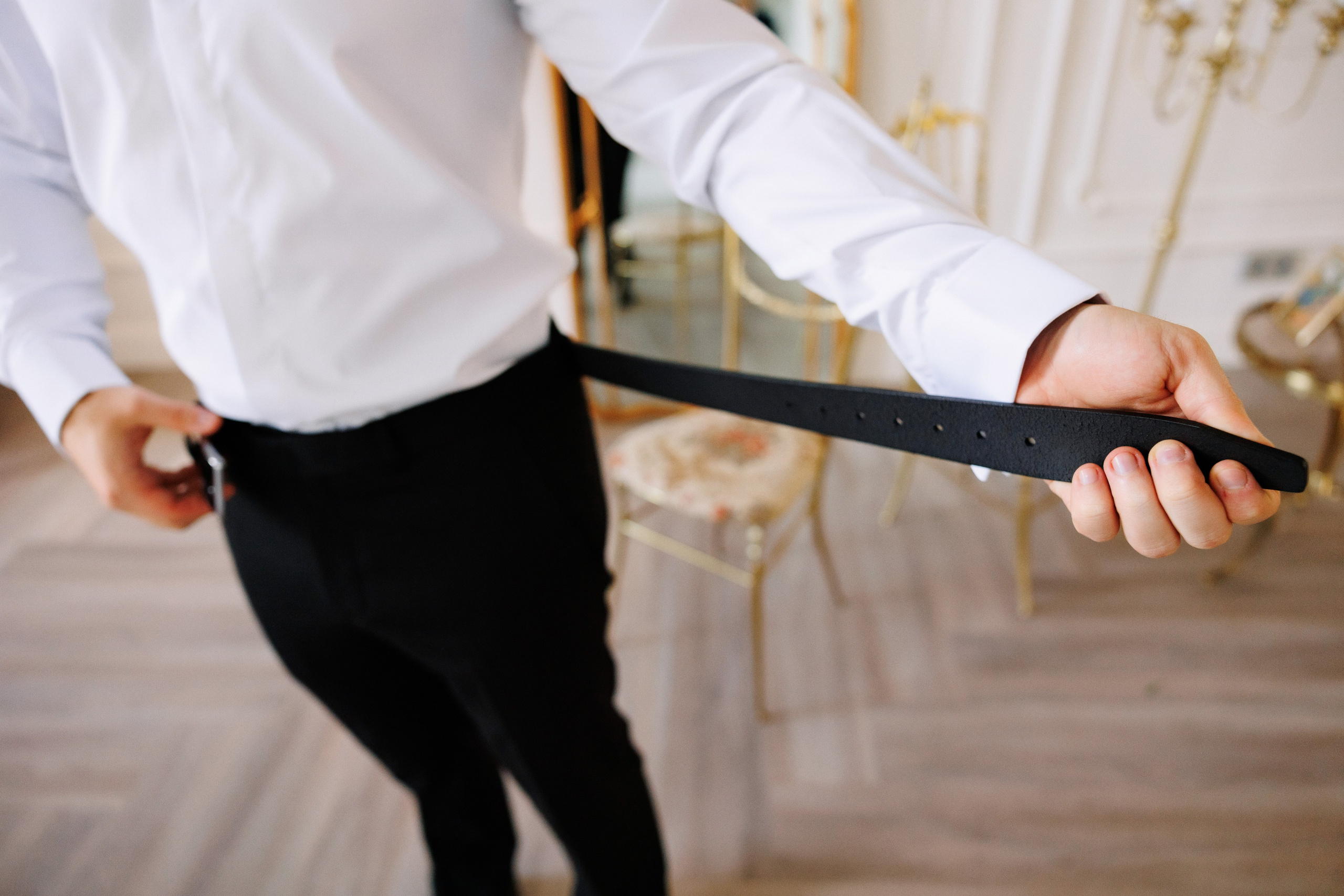 Fotografie de nuntă documentară și cinematică, amintiri atemporale, film photography și digital, disponibil peste hotare.