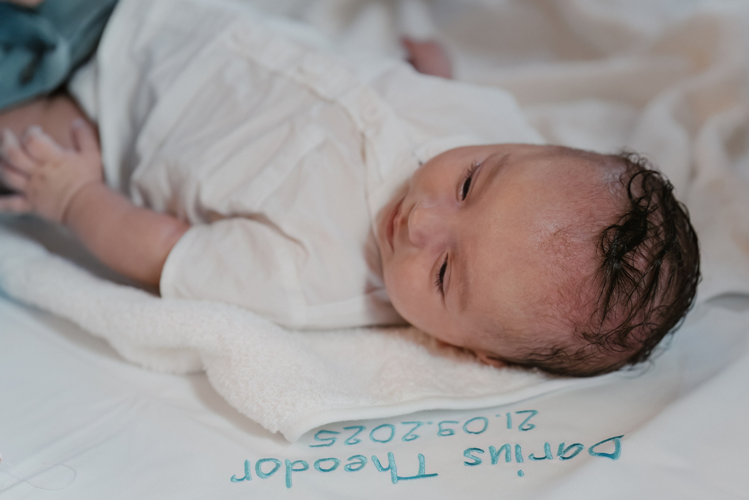 Darius Theodor. Dara Lens | The art of remembering