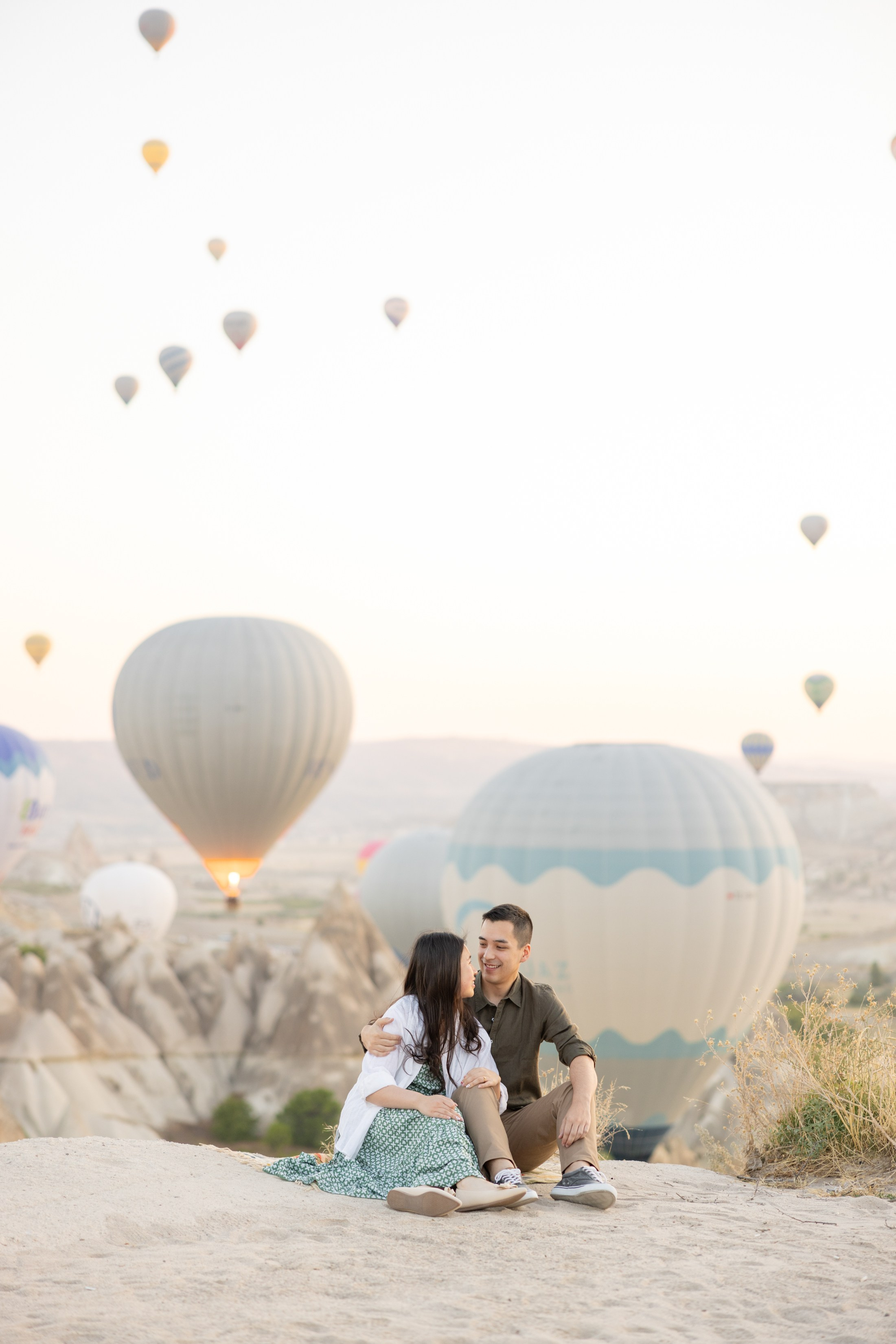 Romantic Love Story Photoshoot with Hot Air Balloons in Cappadocia. Julia Ganch I Fashion Wedding Photography I Cappadocia Turkey