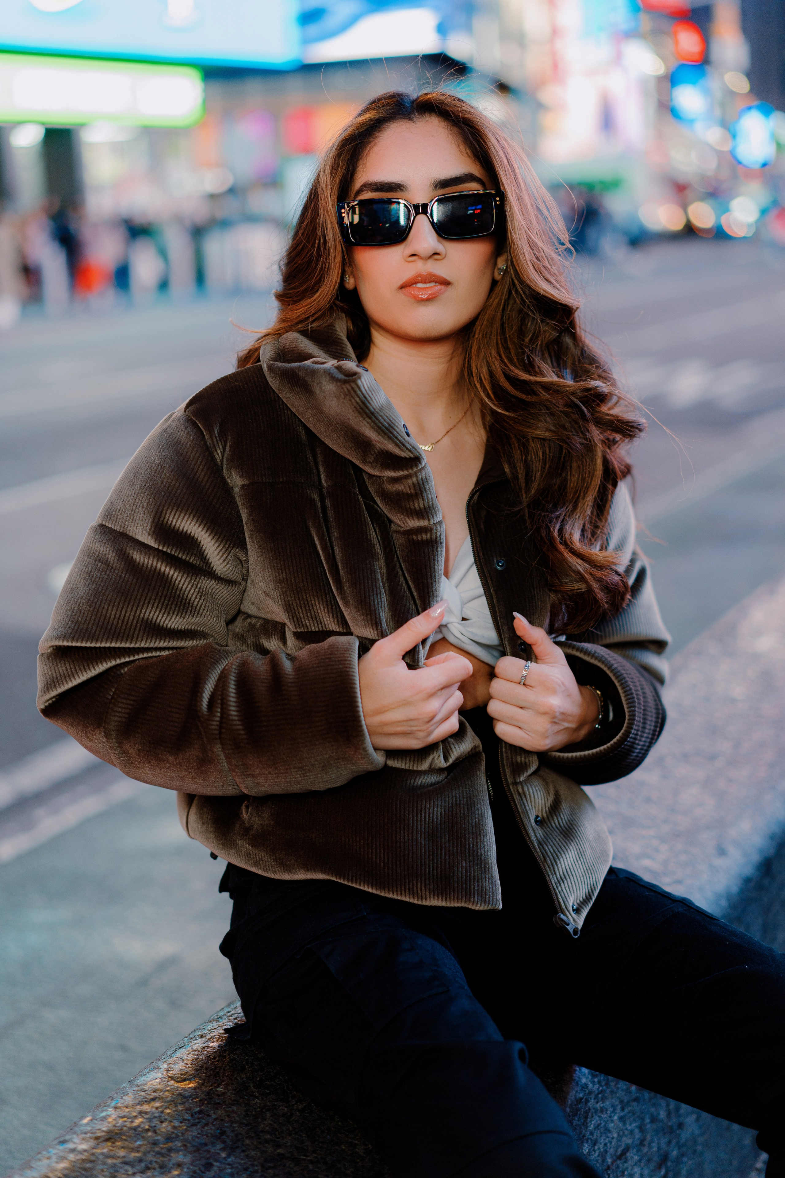 Two sisters in Times Square. Videographer and photographer in New York // MAKAROV.VIDEO