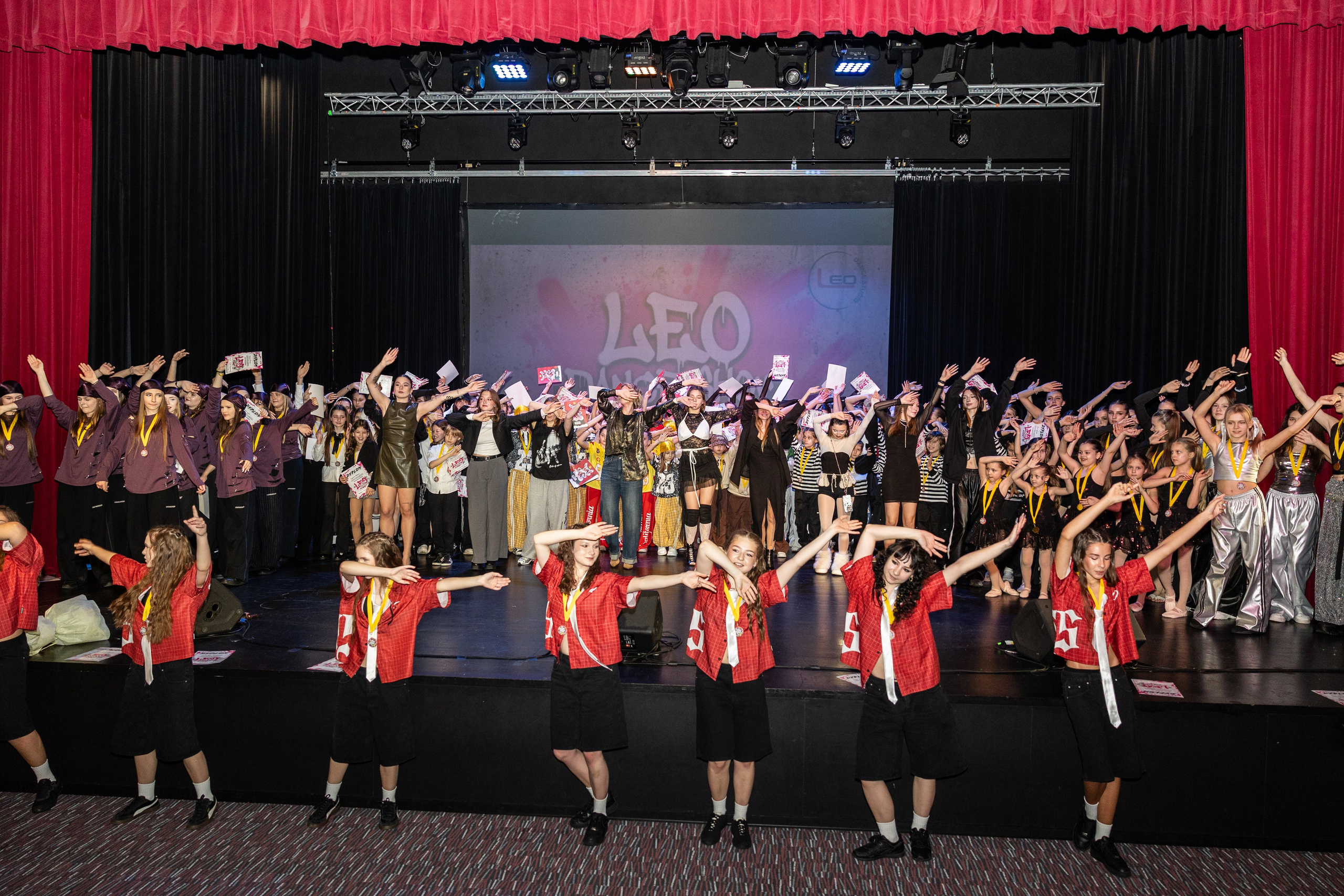 LEO DANCE SHOW WINTER 2025. Семейный и детский фотограф в Варшаве Мила Бобровская