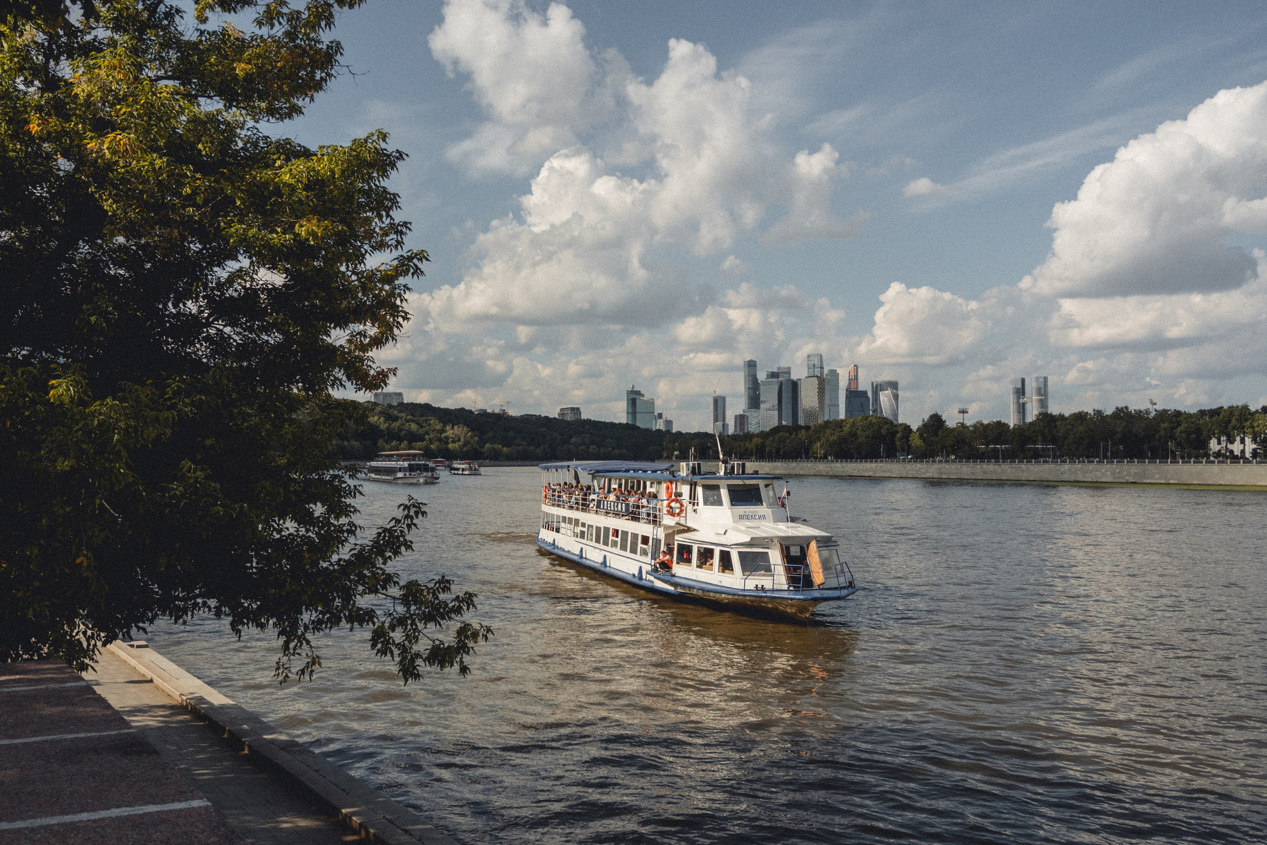 Воробьевы Горы. Photographe sur Cote d’Azur. Portraits de familles, couples, enfants, événements