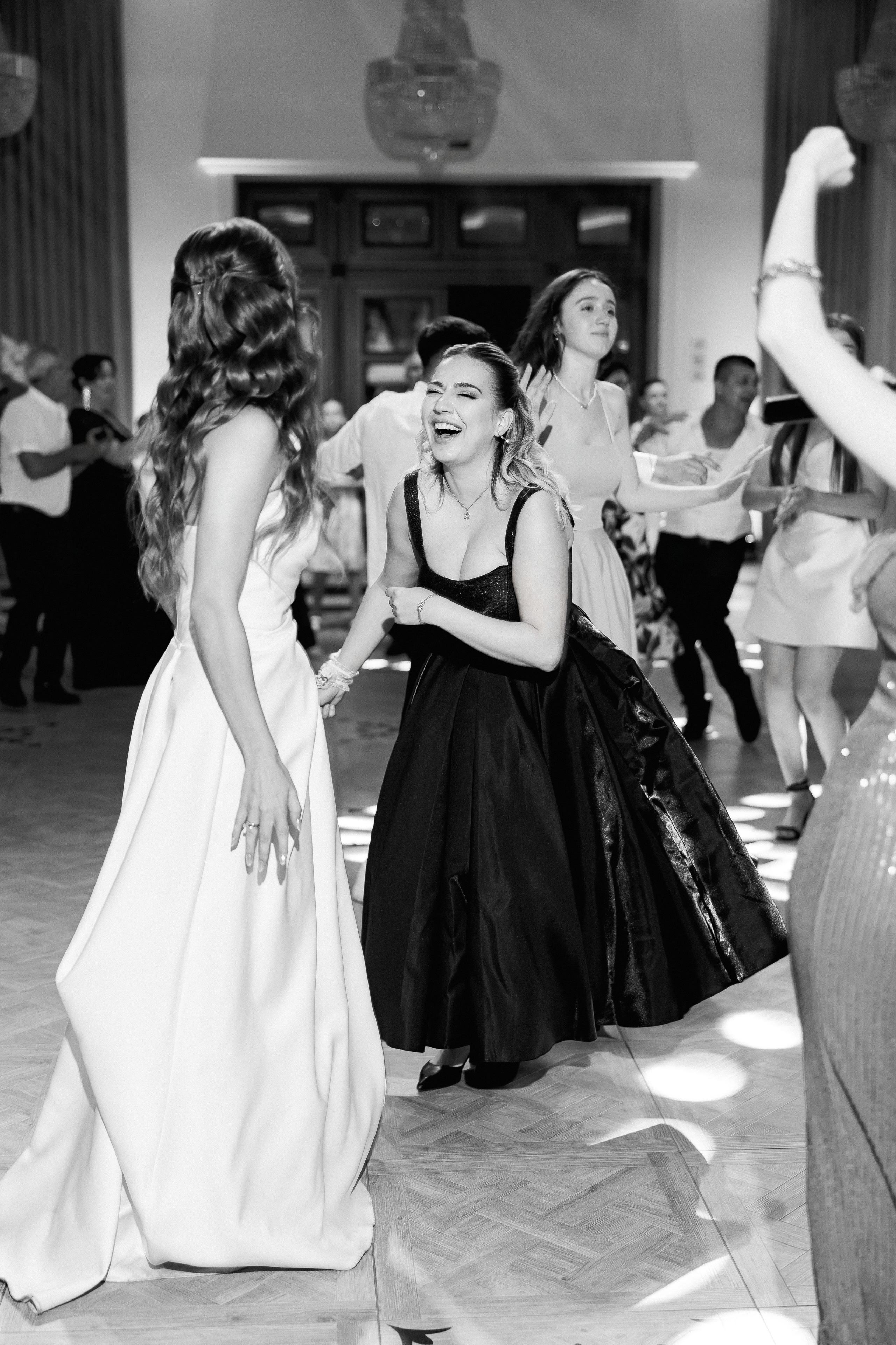 Eugen & Livia — Grand Elysee — Wedding Day. Servicii Foto și Video 067188353