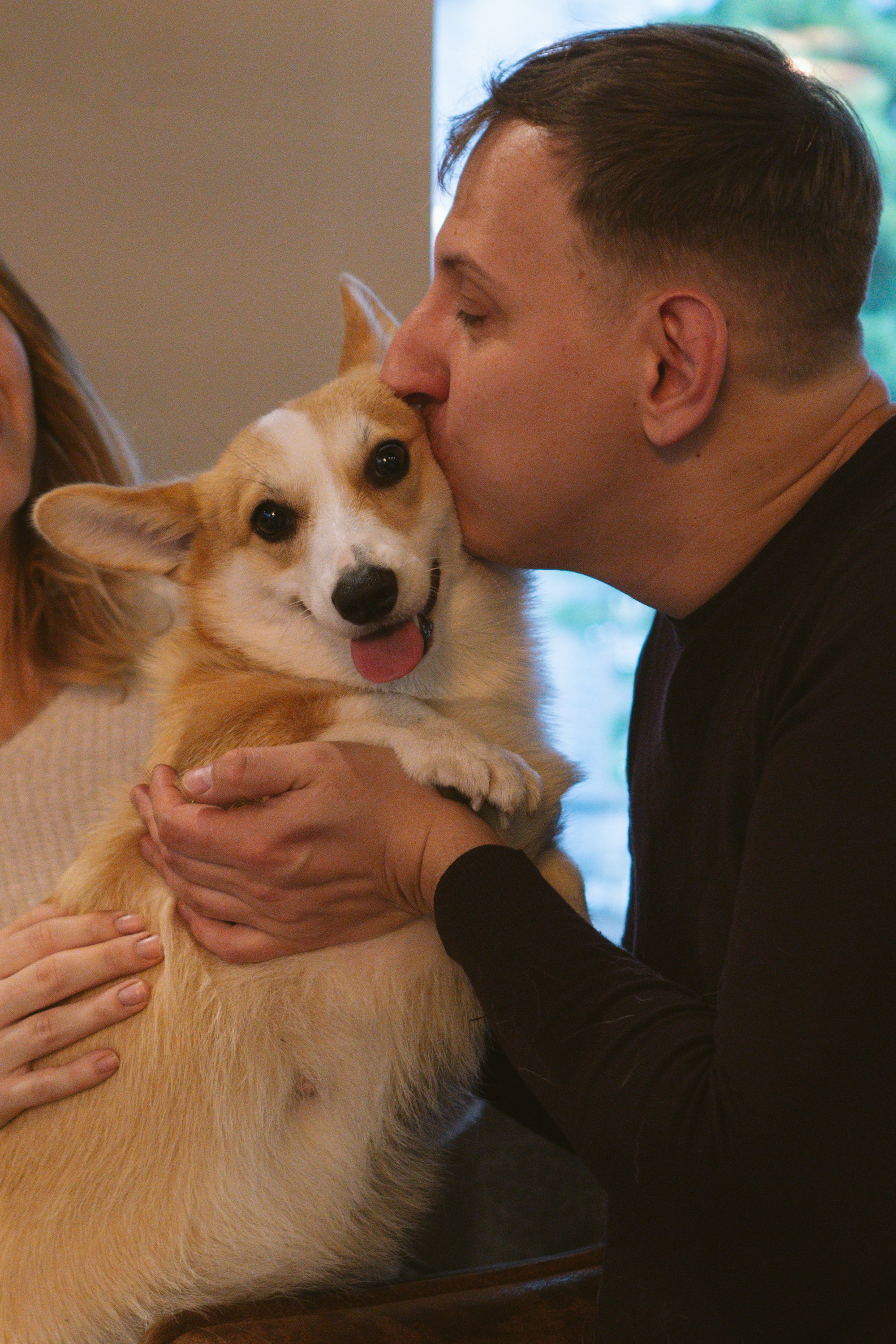 Maarika, Jegor and their Luna, Pembroke Welsh Corgi. Kat Laisaar — Pet photographer in Tallinn